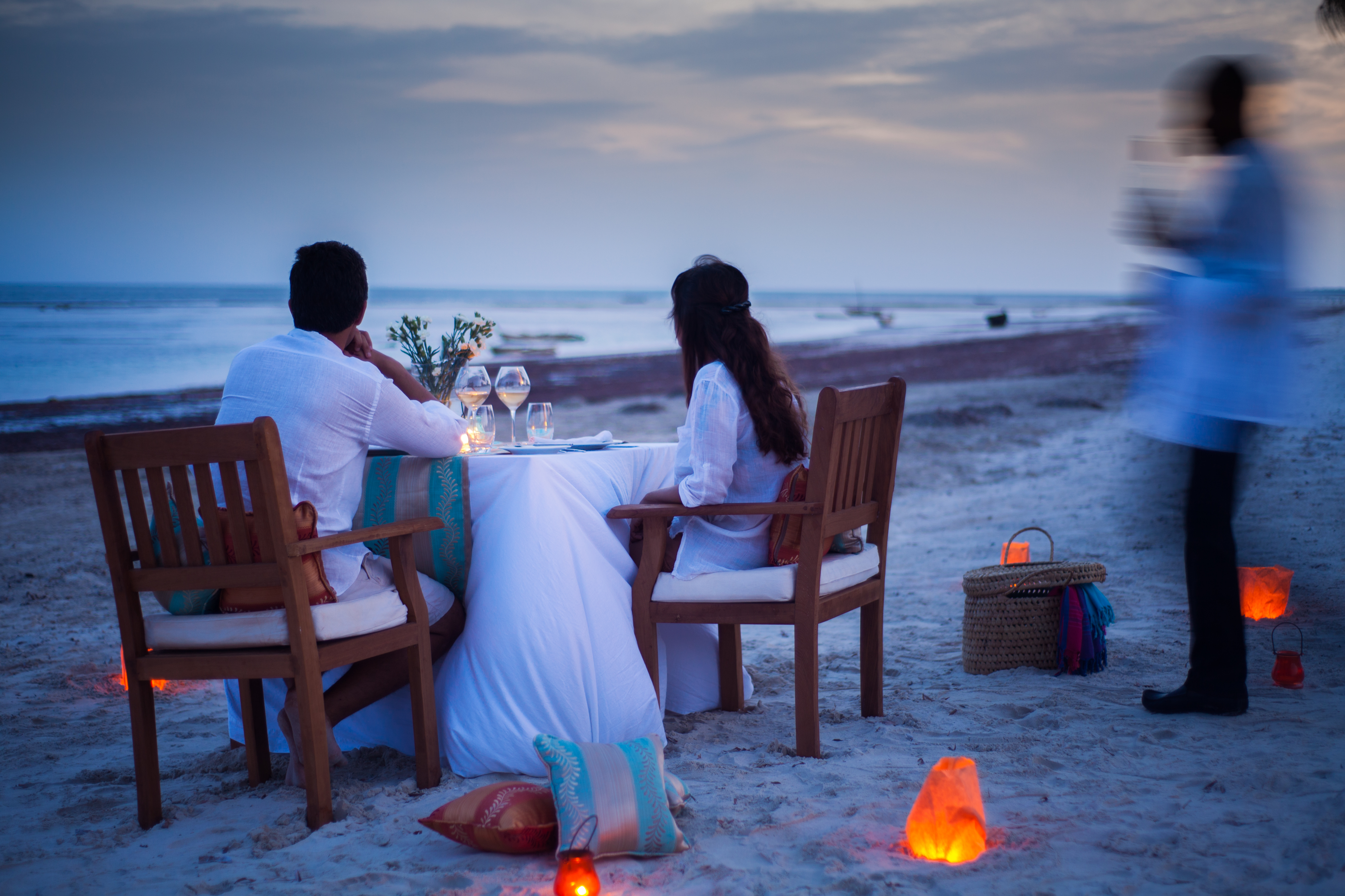 Romantic private dinners on the beachfront