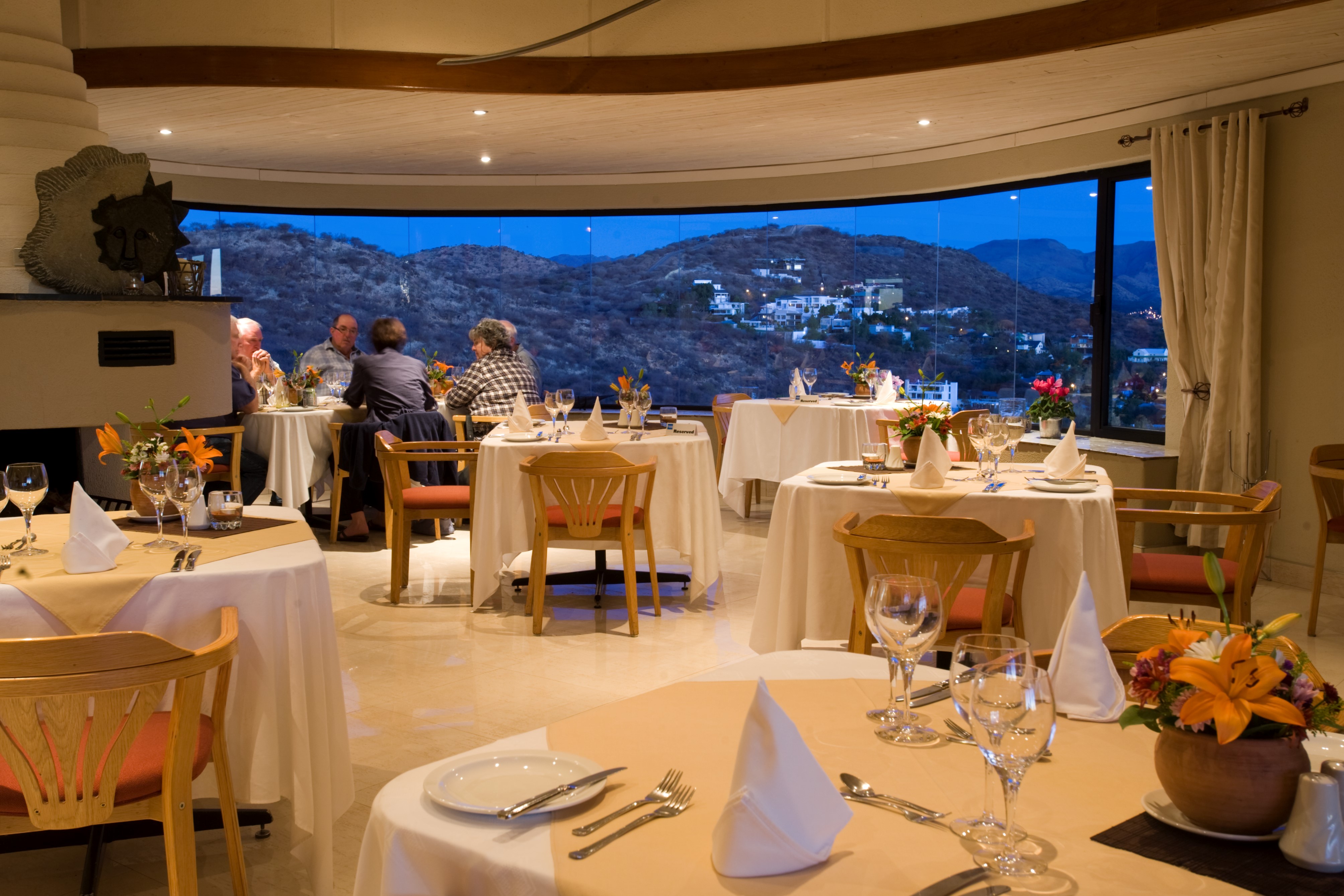 The restaurant, aptly entitled On the Edge, offers superb Namibian cuisine. Coupled with carefully selected wines, every meal becomes an experience, whilst enjoying the views over Windhoek