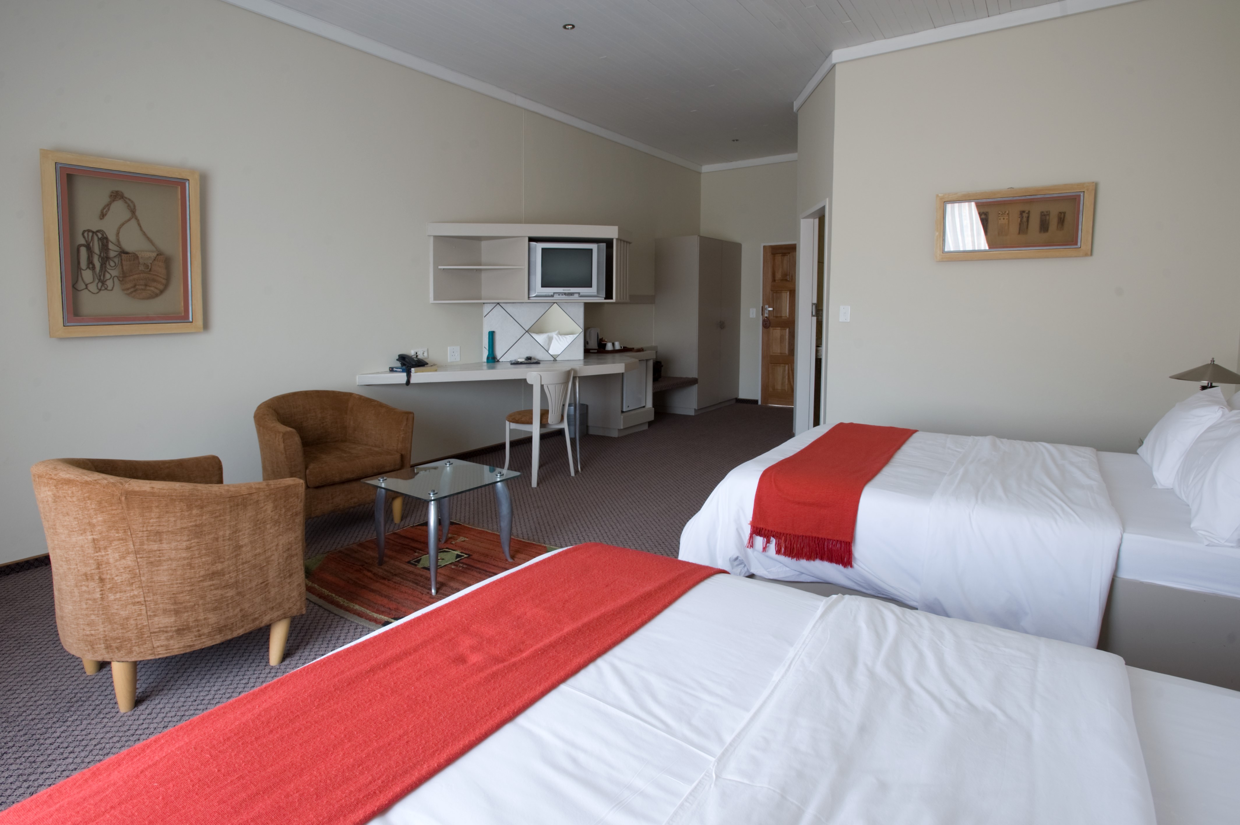 Hotel Thule offers well-appointed fully airconditioned en suite rooms, with tea and coffee making facilities.