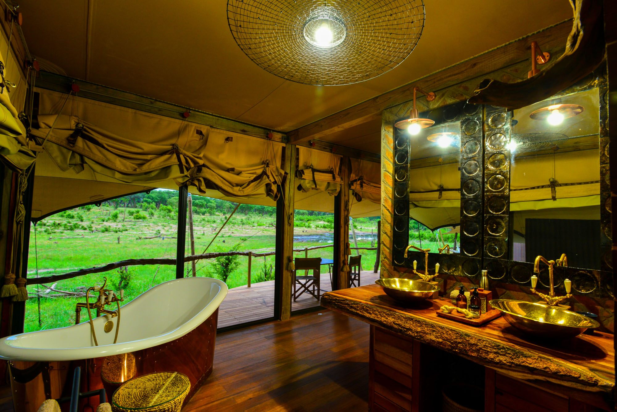 Bathroom at Somalisa Acacia Camp