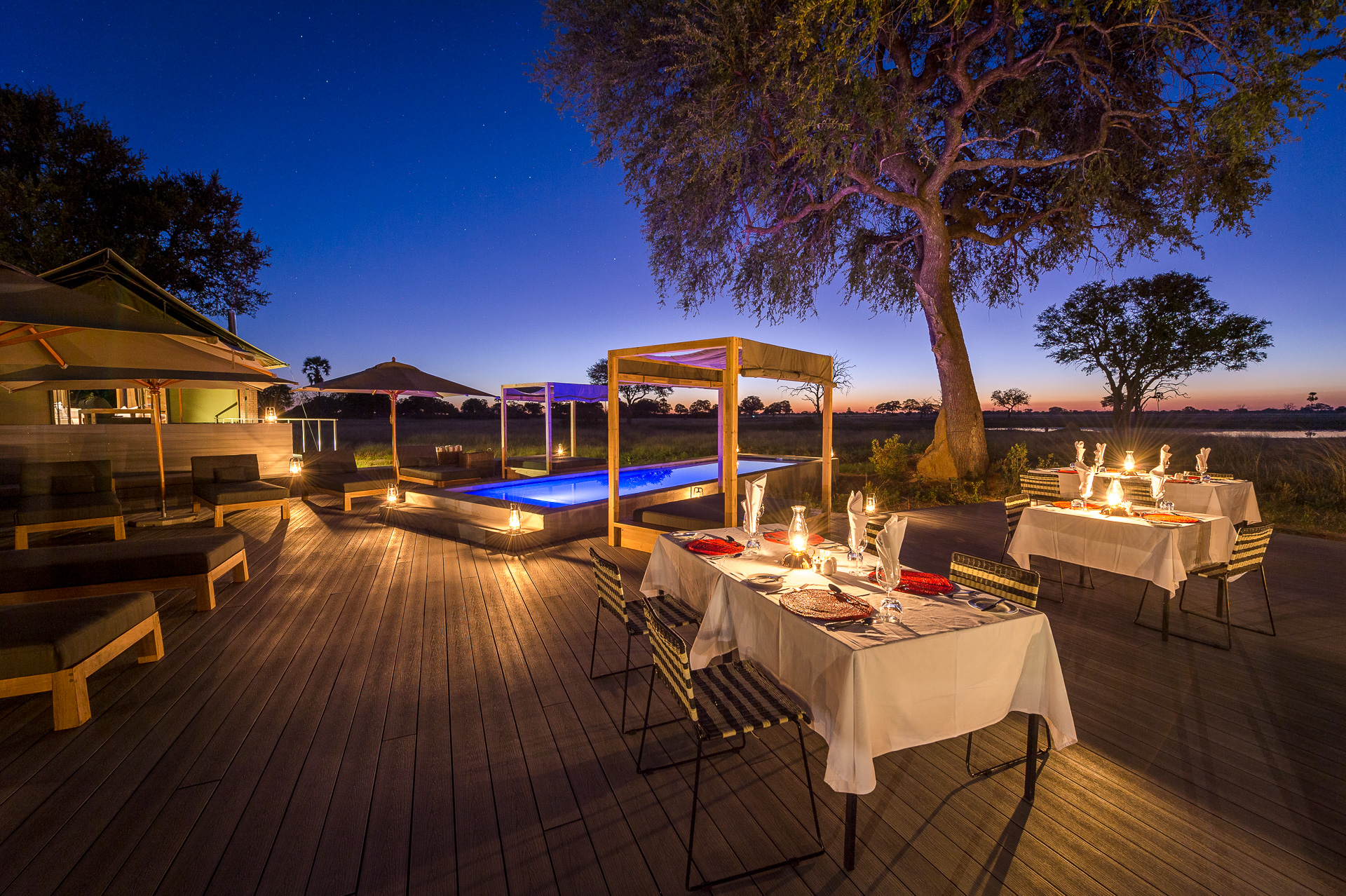 Linkwasha open air dining around the pool