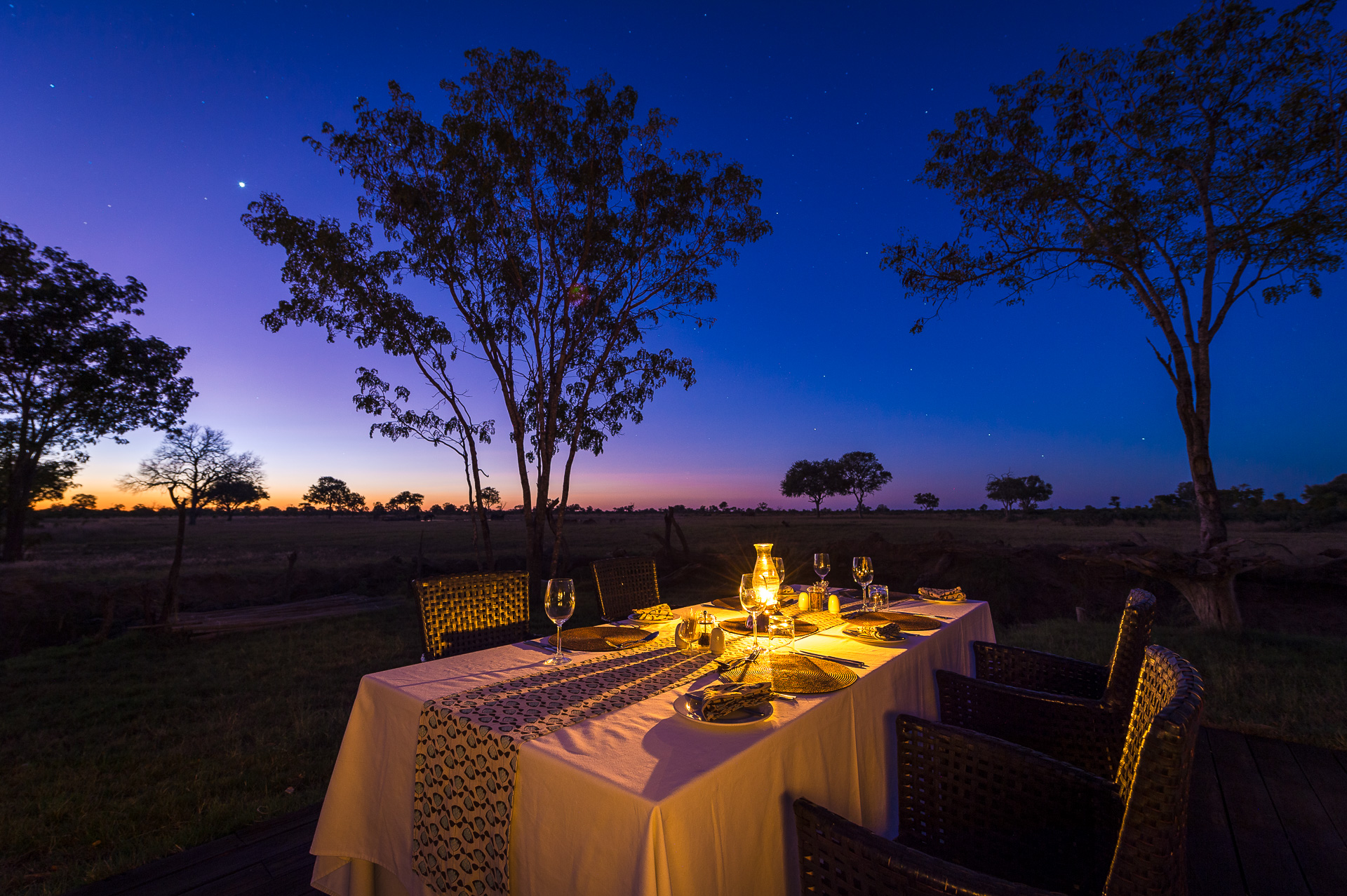 Al fresco dining at Little Makalolo