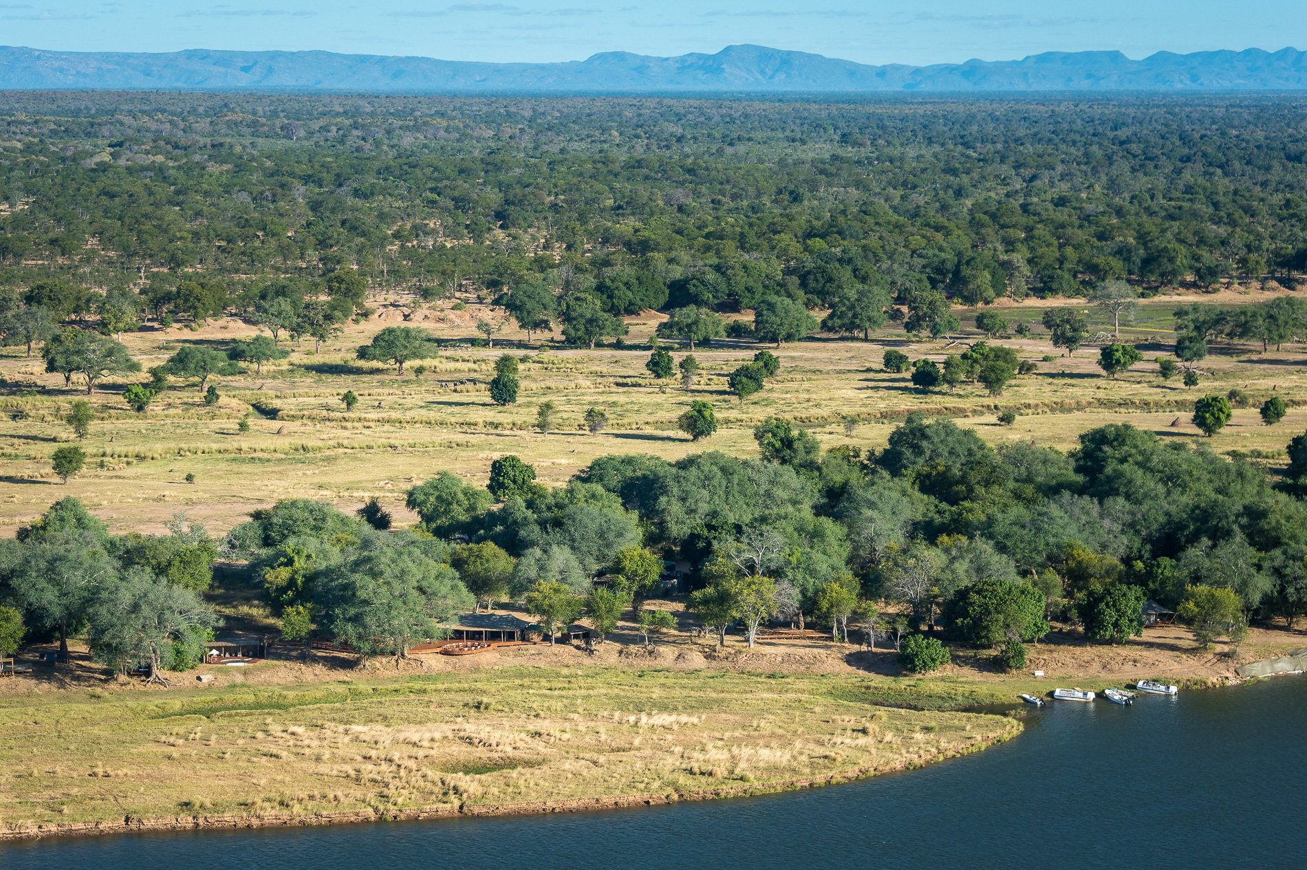 Ruckomechi is nestled on the banks of the Zambezi River adjacent to Mana Pools National Park