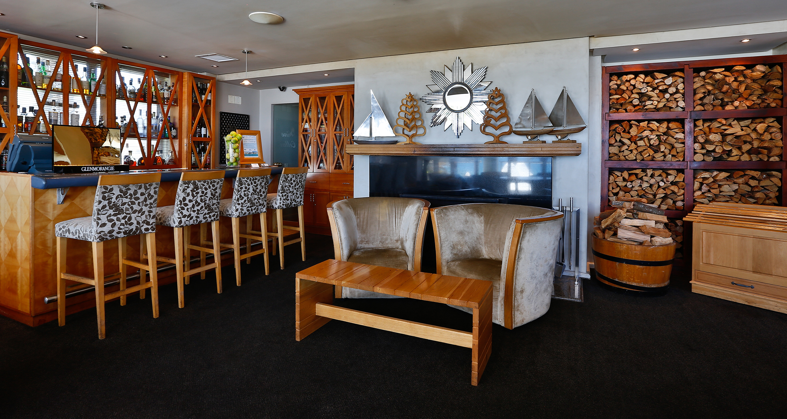 Traders bar & seating area