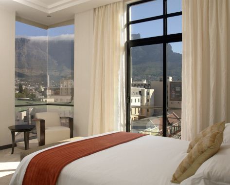 Standard king corner room