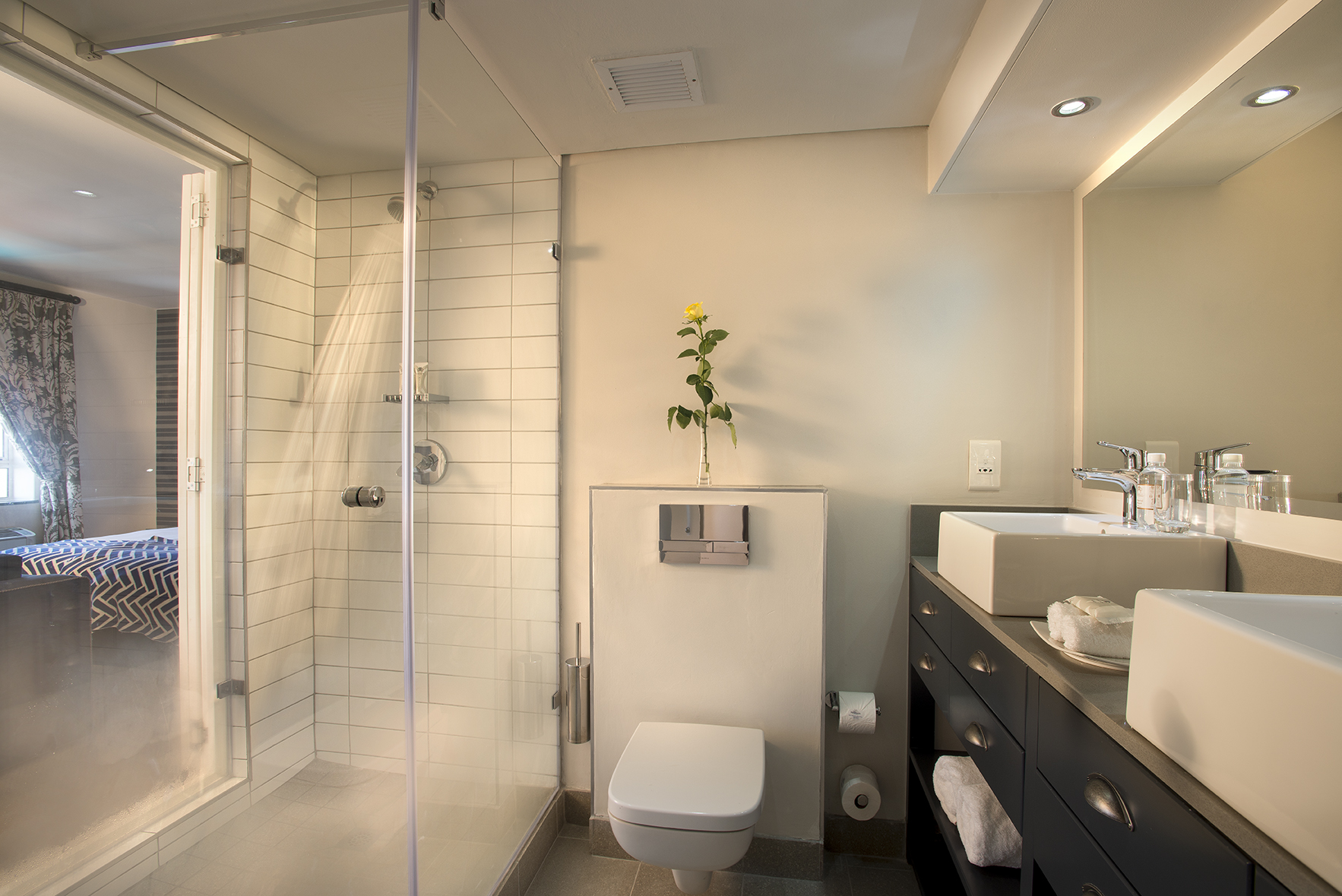 PortsWood Hotel Standard Queen Bathroom 