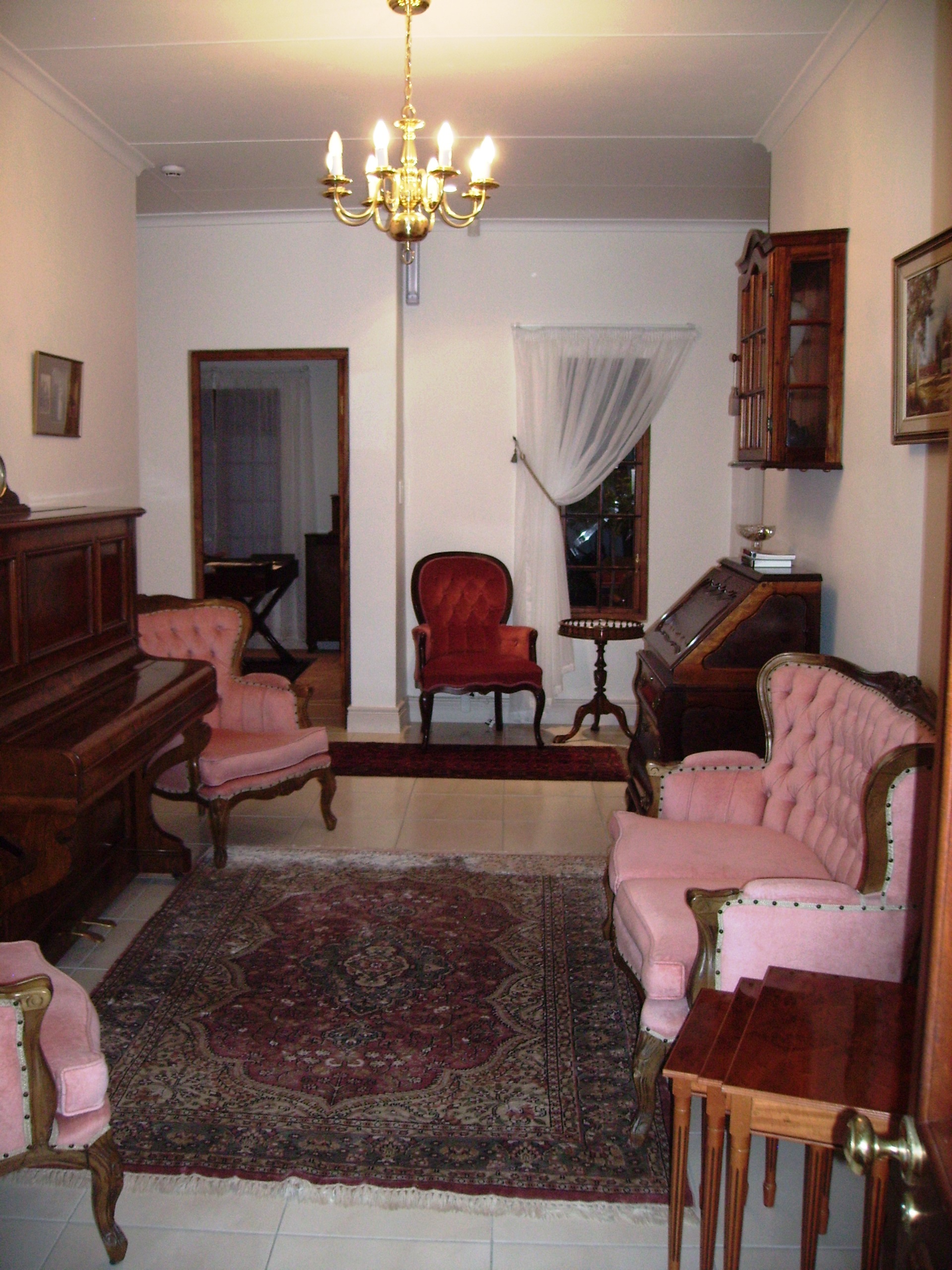 Also available as small lounge or reading area. Small library in area.