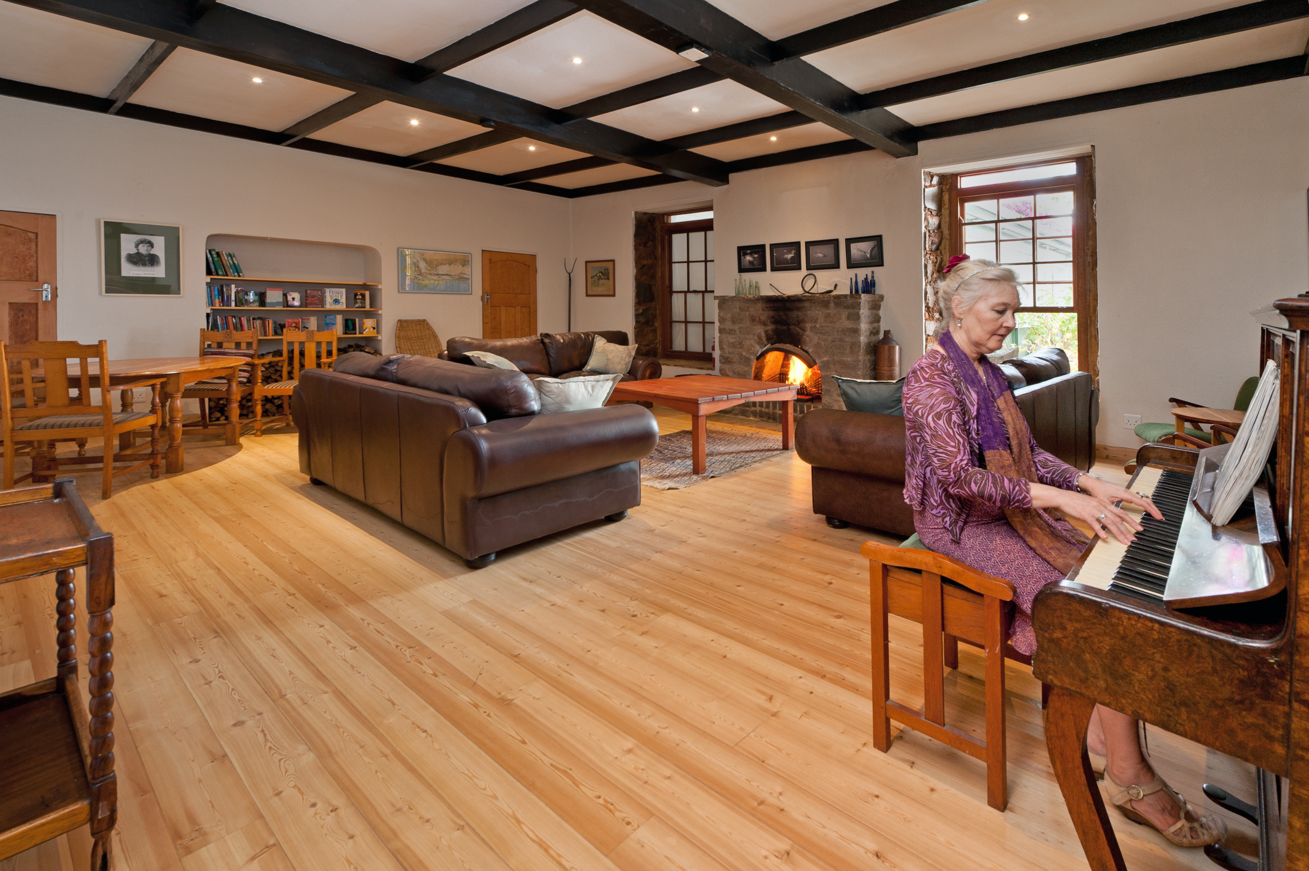 Court Yard Lounge and fire place