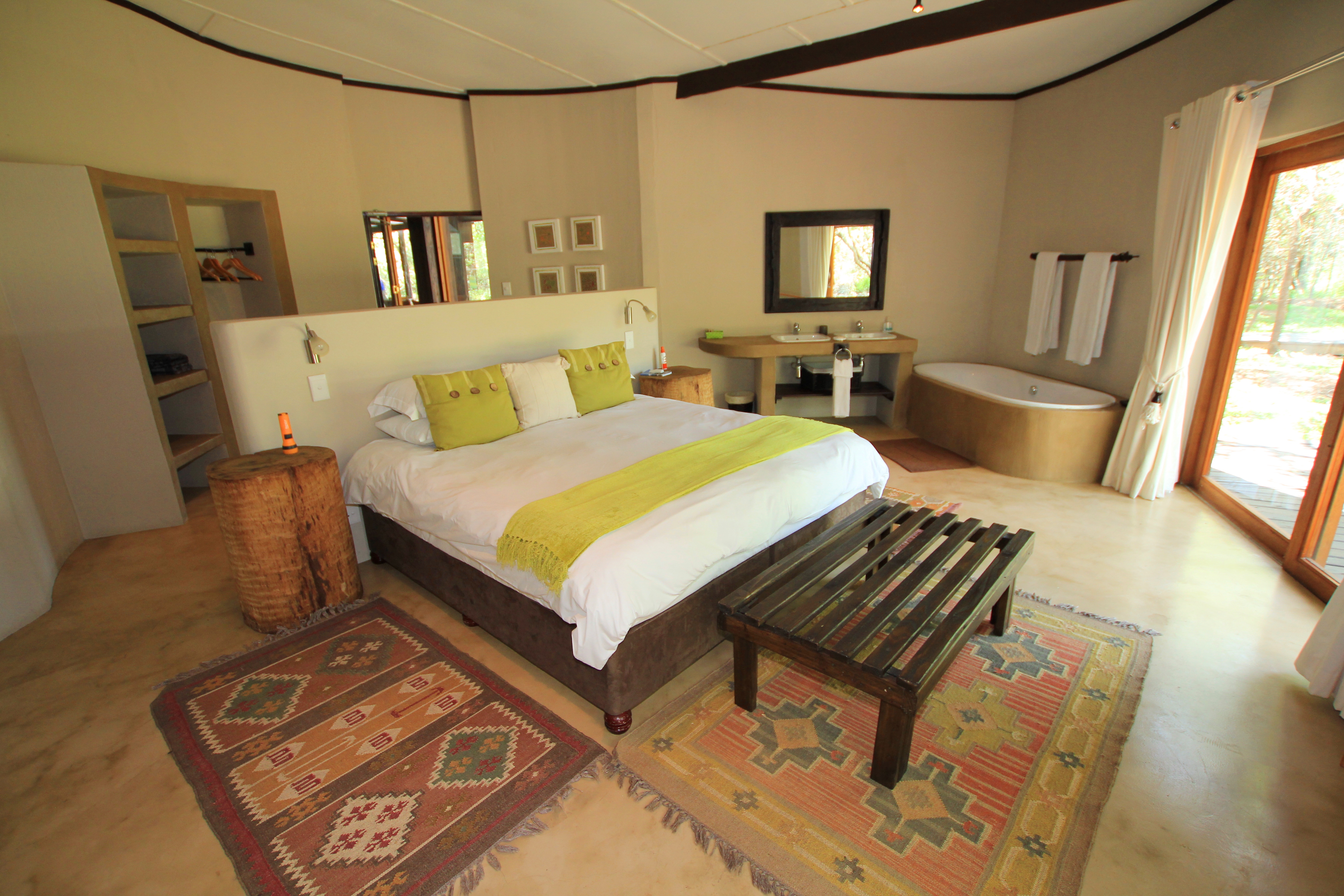 Main Lodge Bedroom