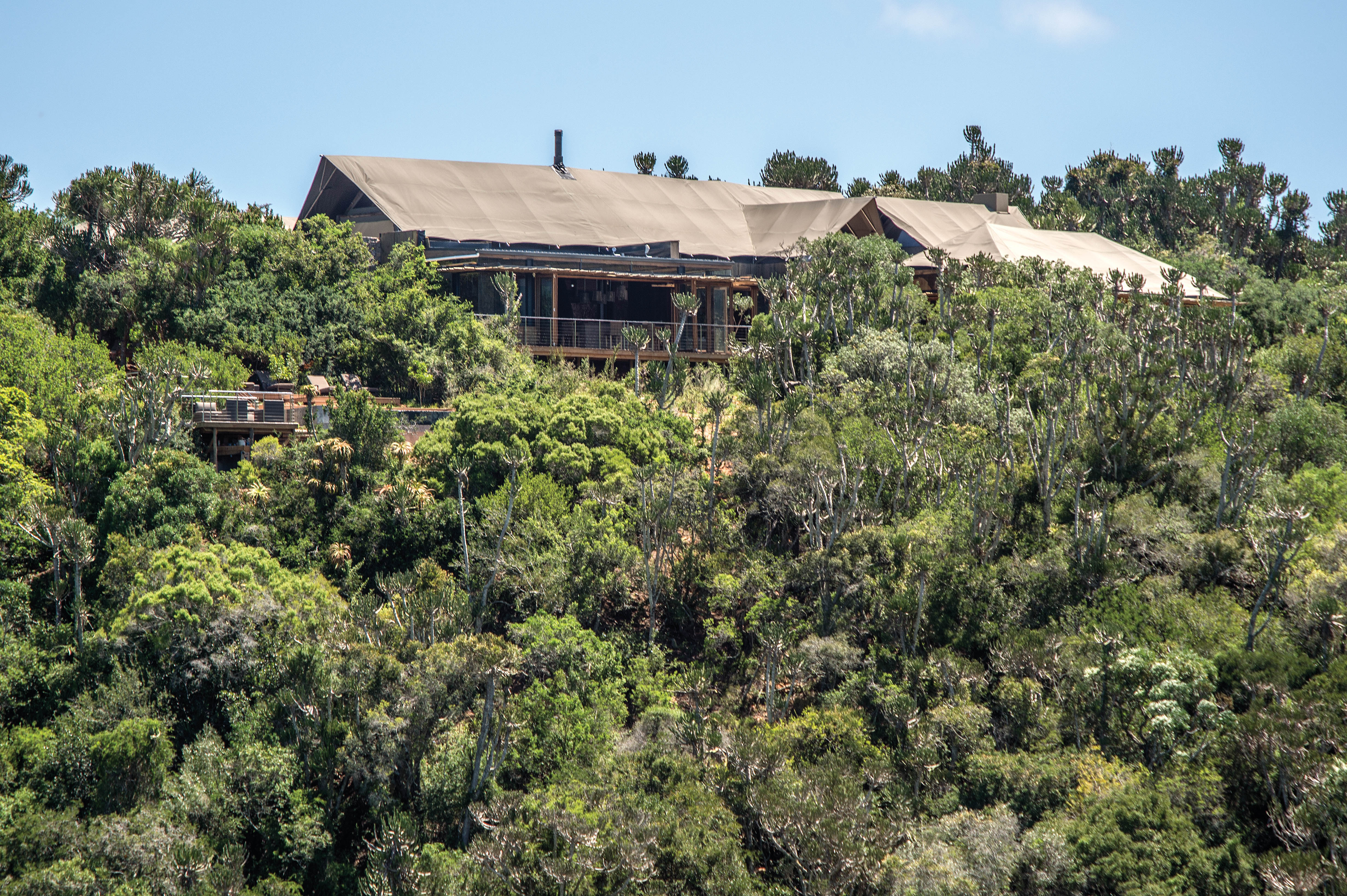 Settlers Drift offers 5-star luxury in a remote part of the Kariega wilderness. 
