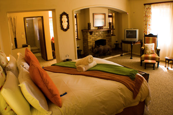 An en suite unit with its own private entrance, private lounge and the use of its own swimming pool.