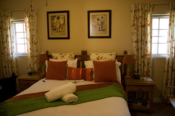 This unit also has its own private entrance with small patio as well as its own en suite bathroom. It also has a private lounge and the use of a private swimming pool.