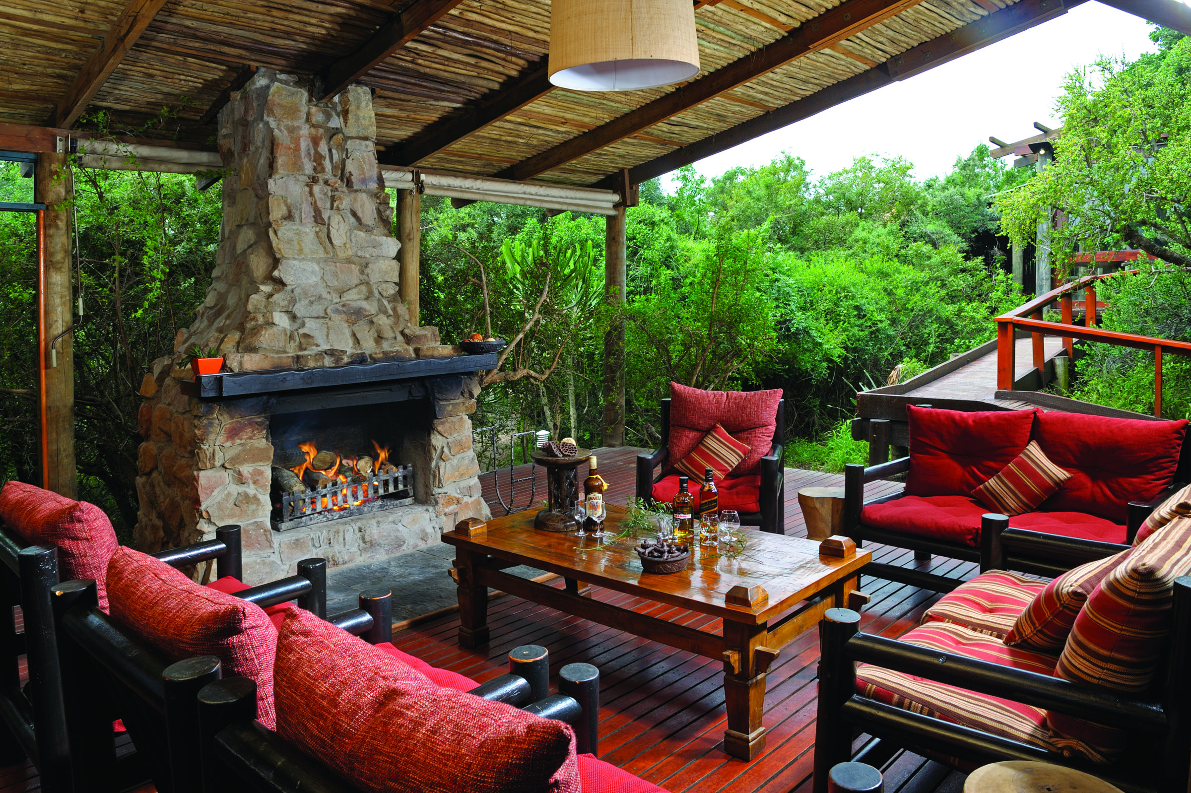 Enjoy a drink at one of the Main Lodge lounges and exchange bush stories after your game drive.