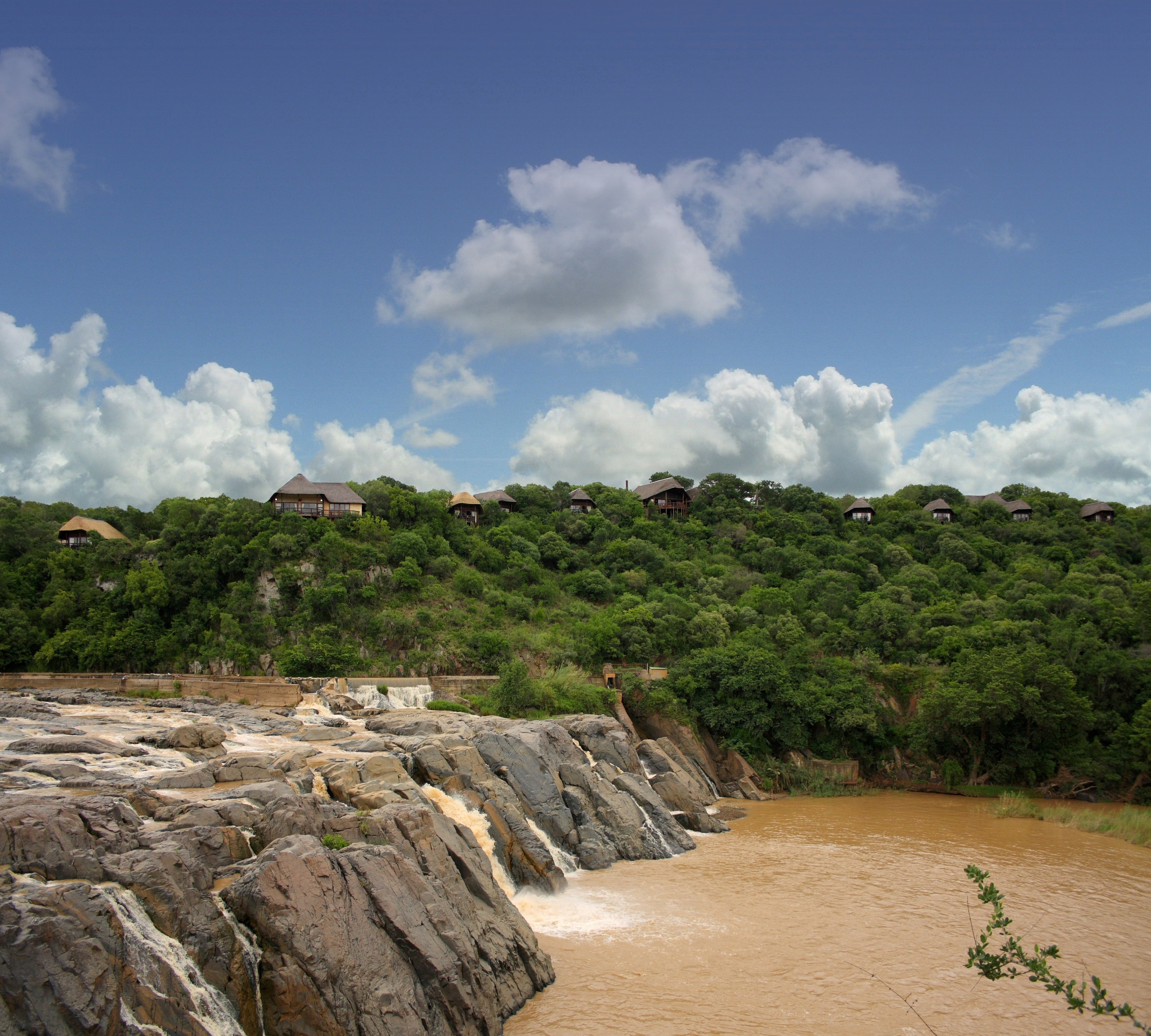 The lodge is set along a ridge above the Mkuze River as it falls. 