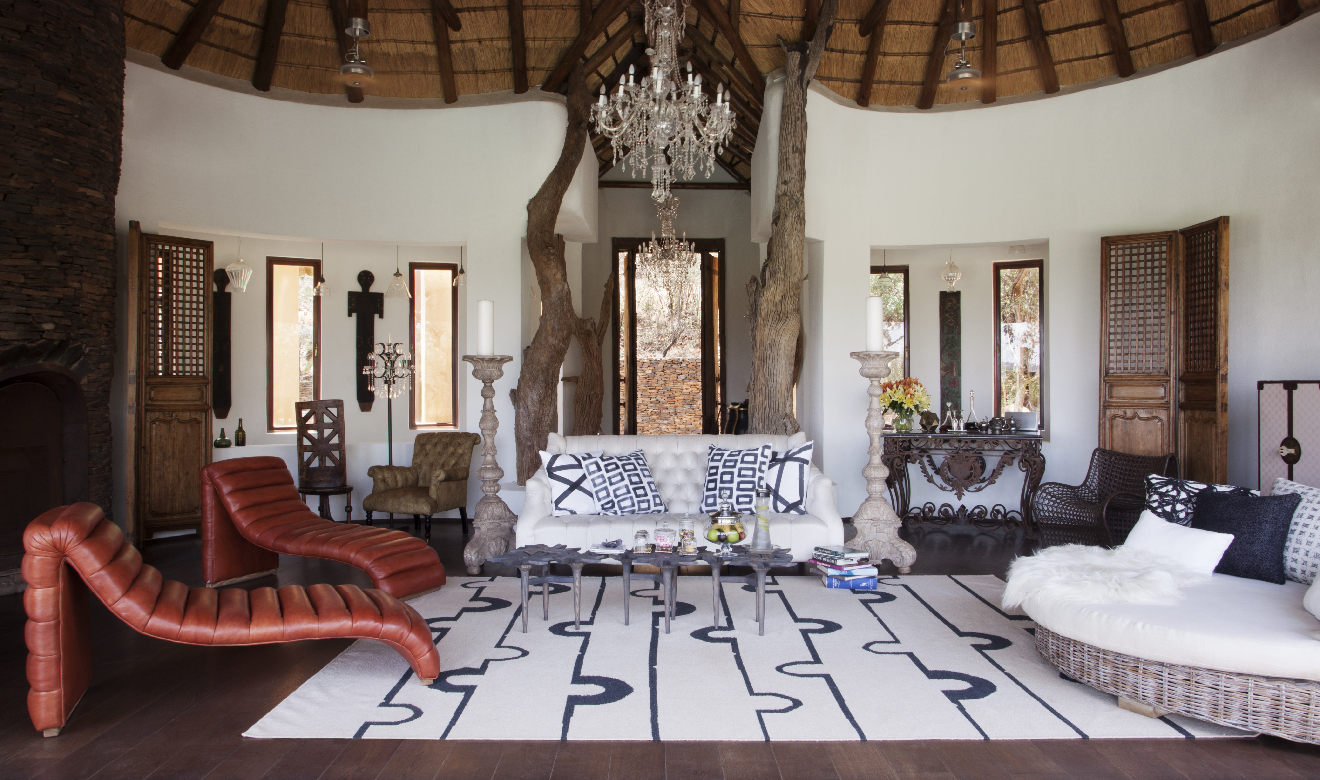 Lounge & living area of the Molelo Presidential Suite 