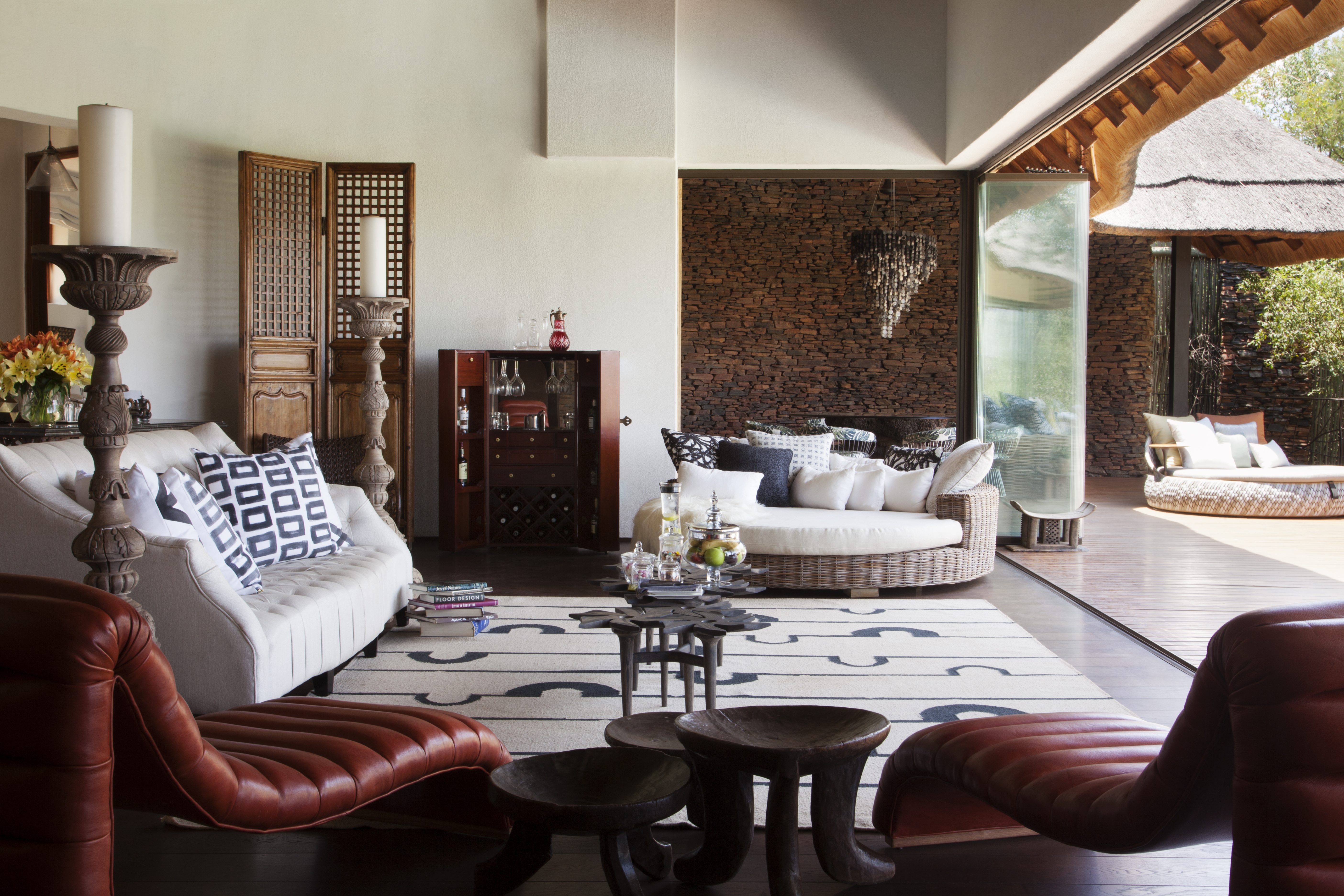 Lounge & living area of the Molelo Presidential Suite 