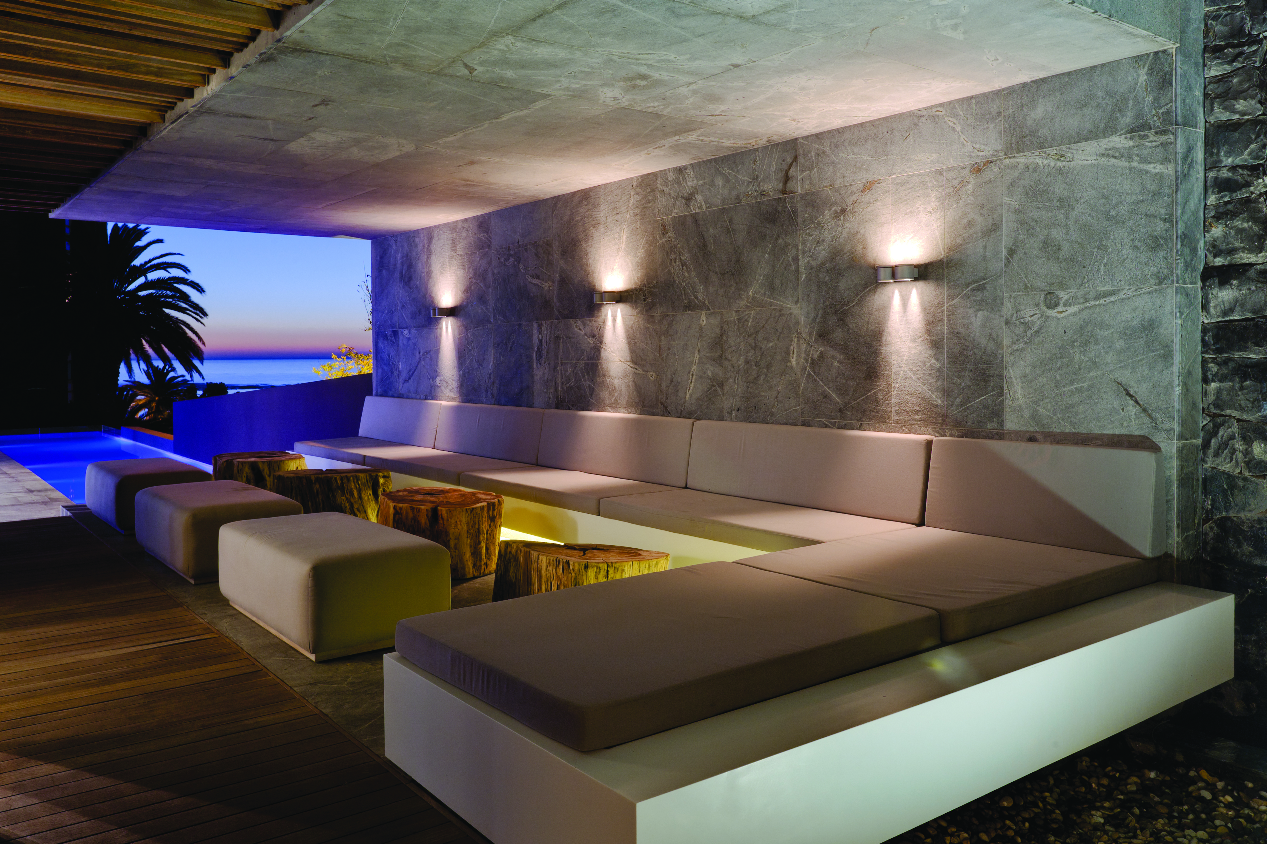 Lapa overlooking the pool and Camps Bay beach