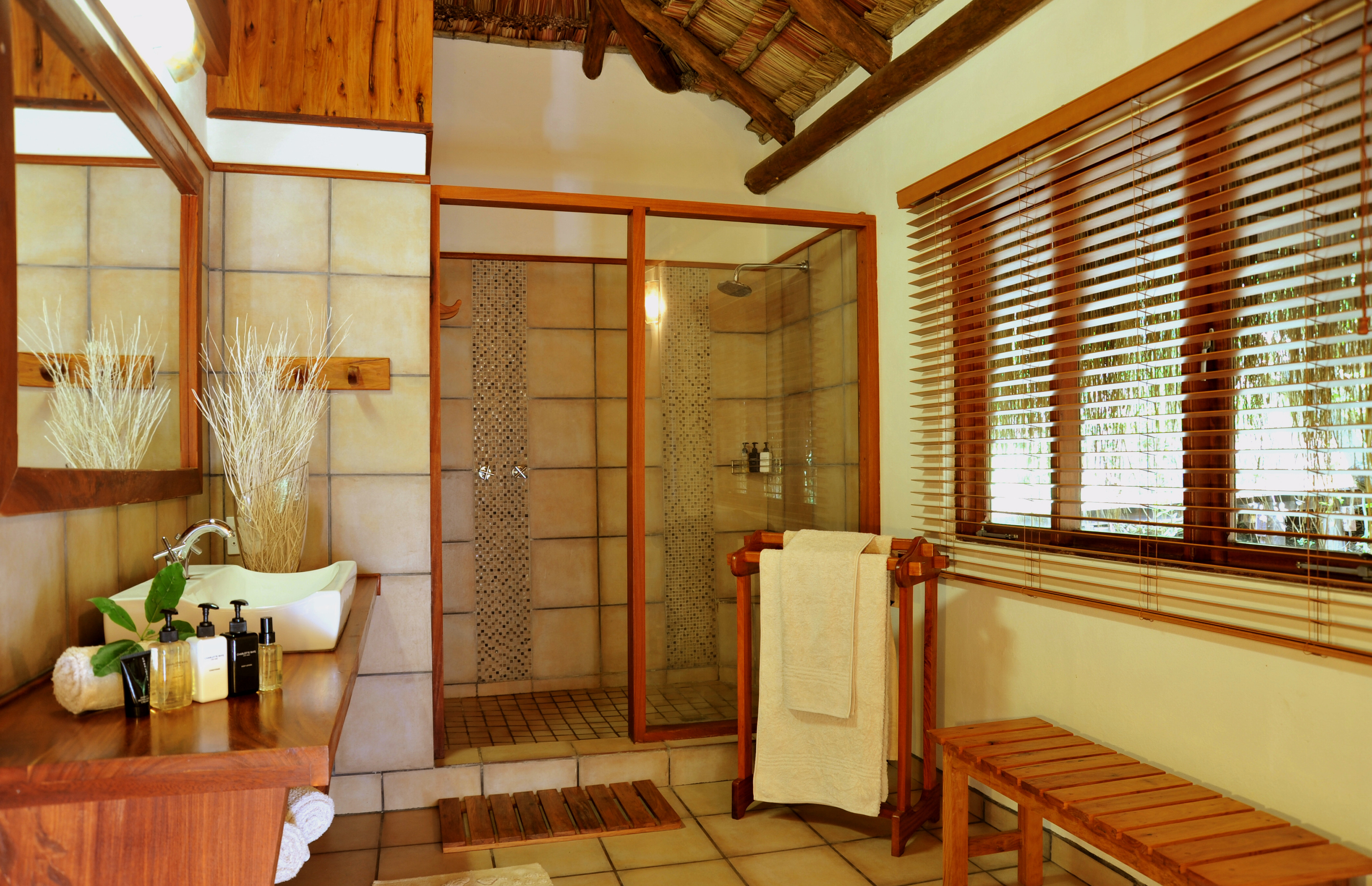 Ocean View Room en-suite Bathroom