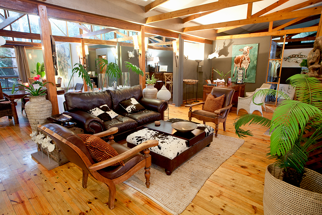 Lounge, Dining, Bar, Wifi & Small craft shop