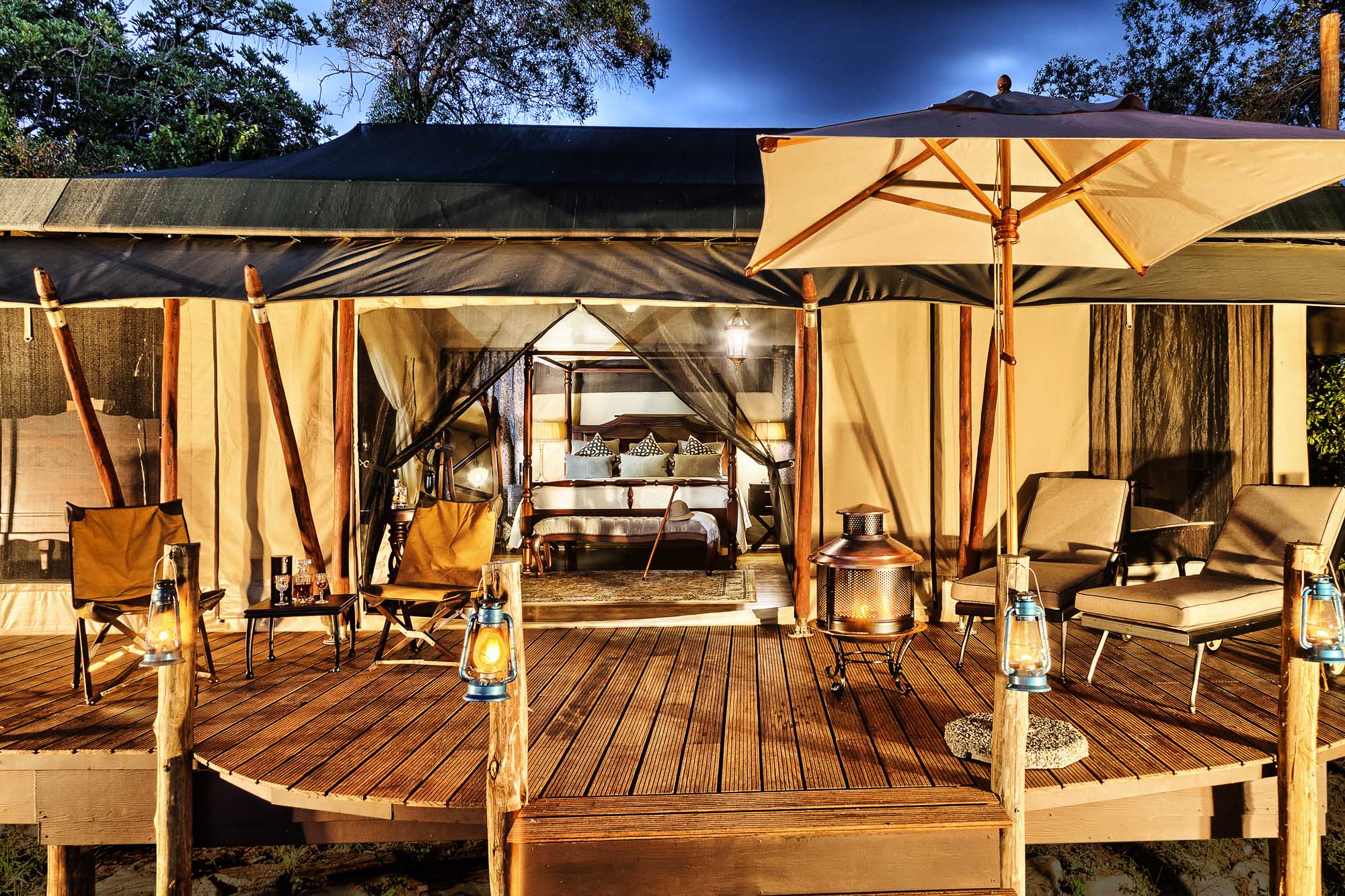 Sixteen spacious and luxurious tents line the bank of Sand River
