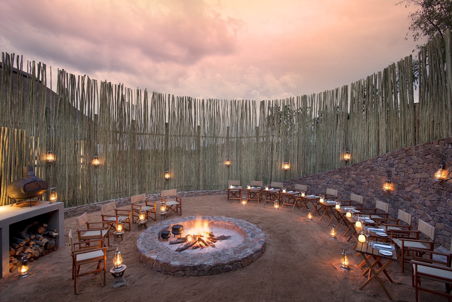 Mhondoro Game Lodge - Main Lodge Boma