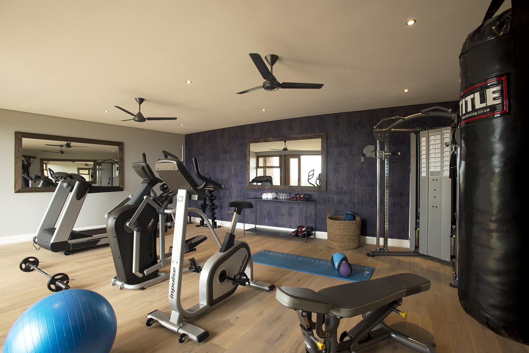 Mhondoro Game Lodge- Villa gym