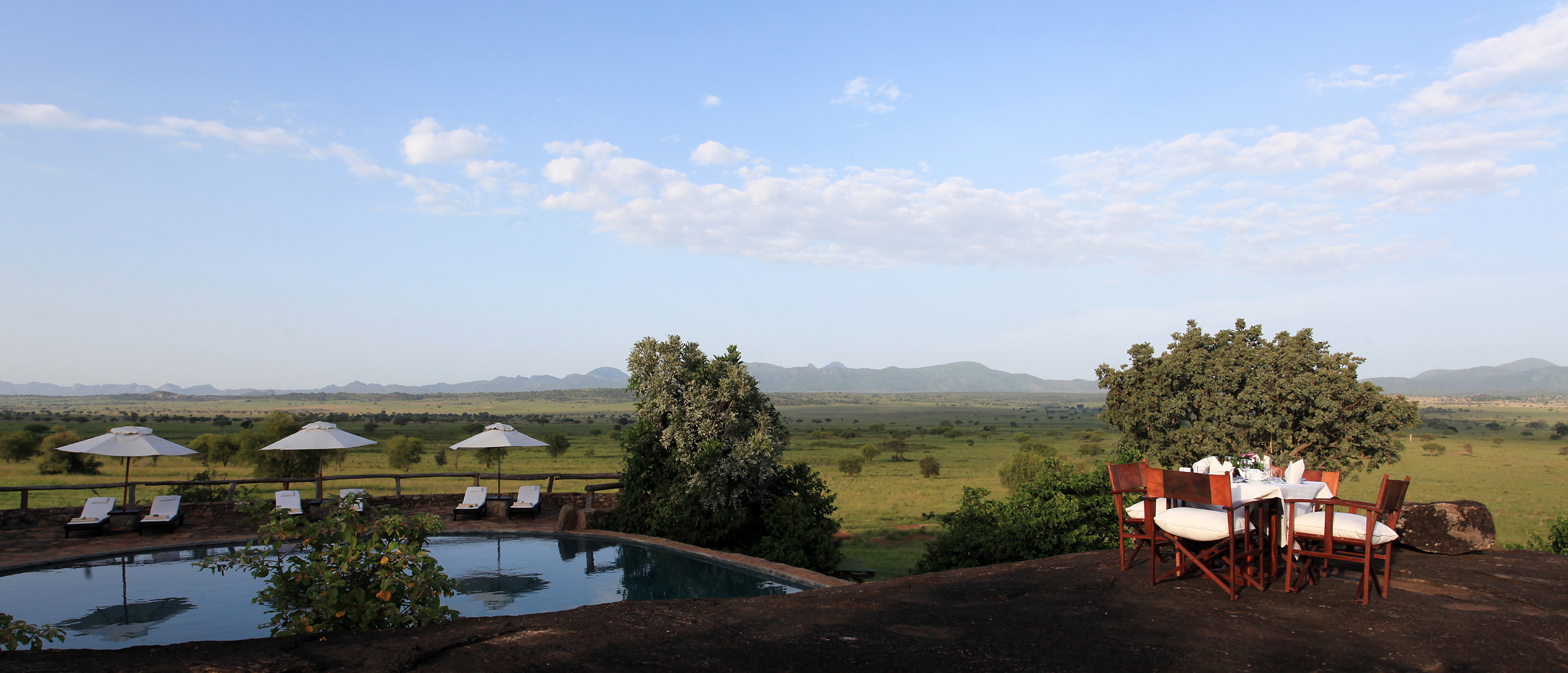 Apoka Safari Lodge Outdoor Dining