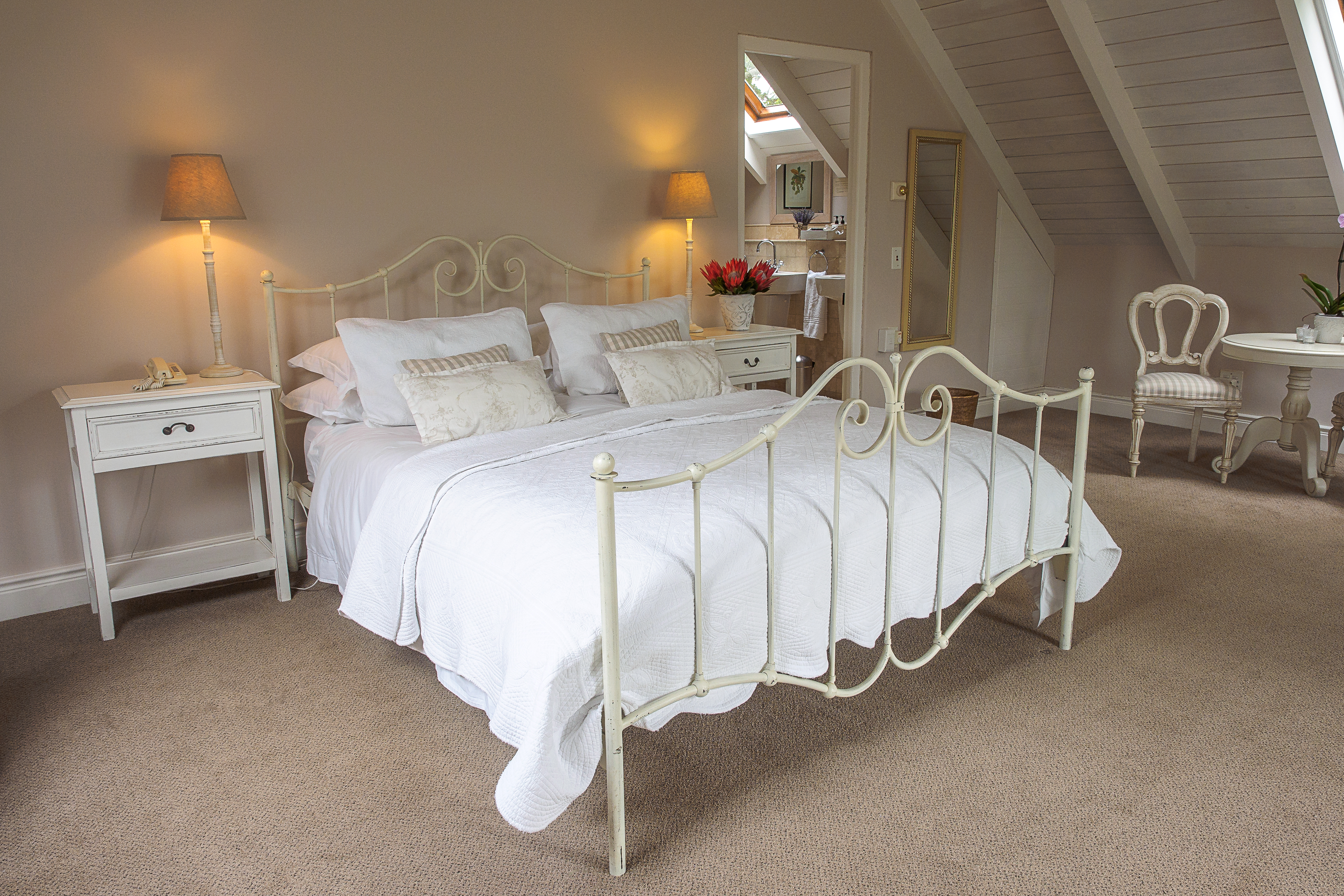 Our loft rooms offer privacy and wonderful ambience. One of them offers mountain views in bed and the other feels like a tree house. Set high up in the branches of a very old oak tree, this is the mellowest spot for a romantic get-away.