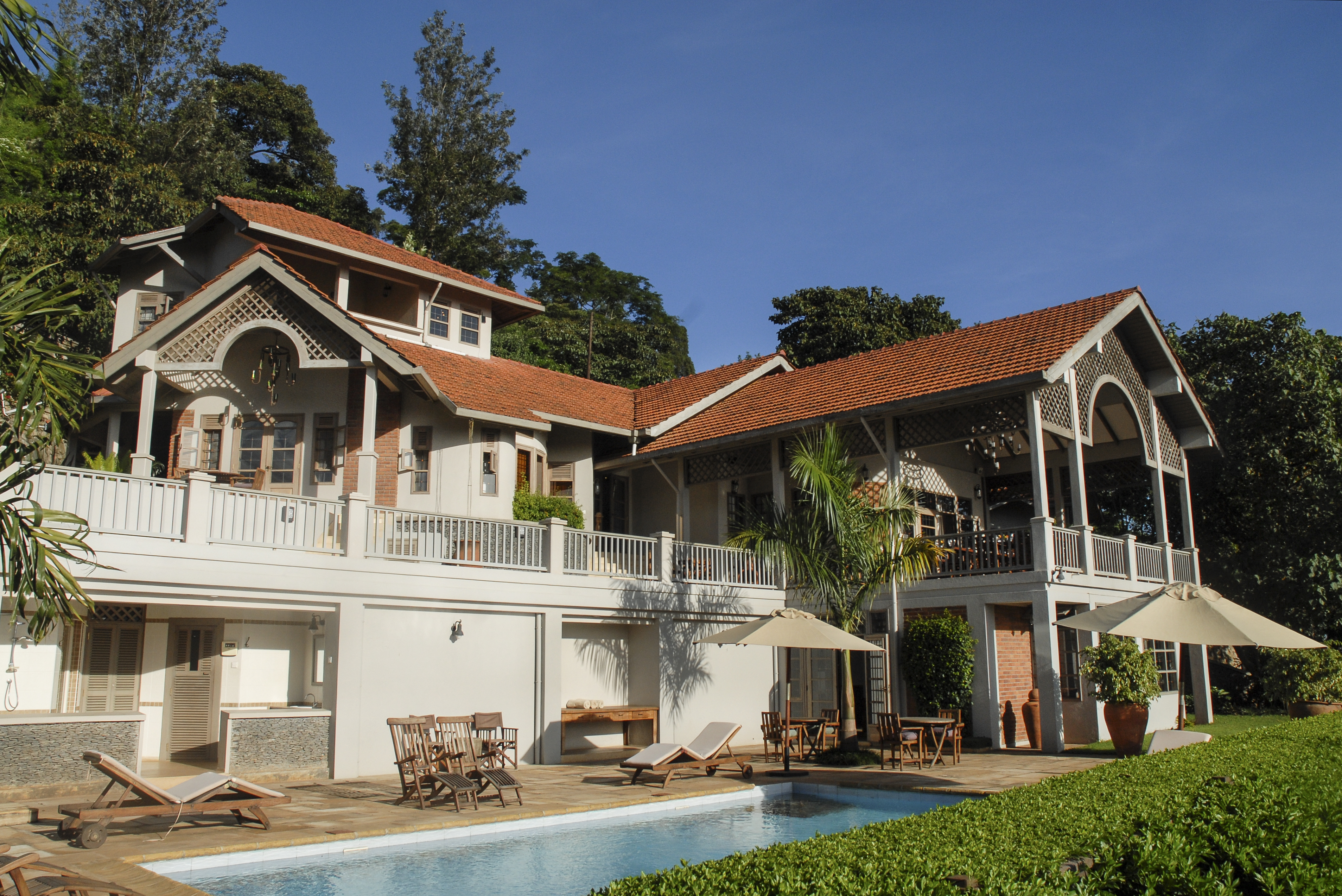 Machweo Honeymoon Suites and Pool