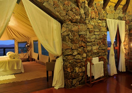 Hemingway Tent Bathroom