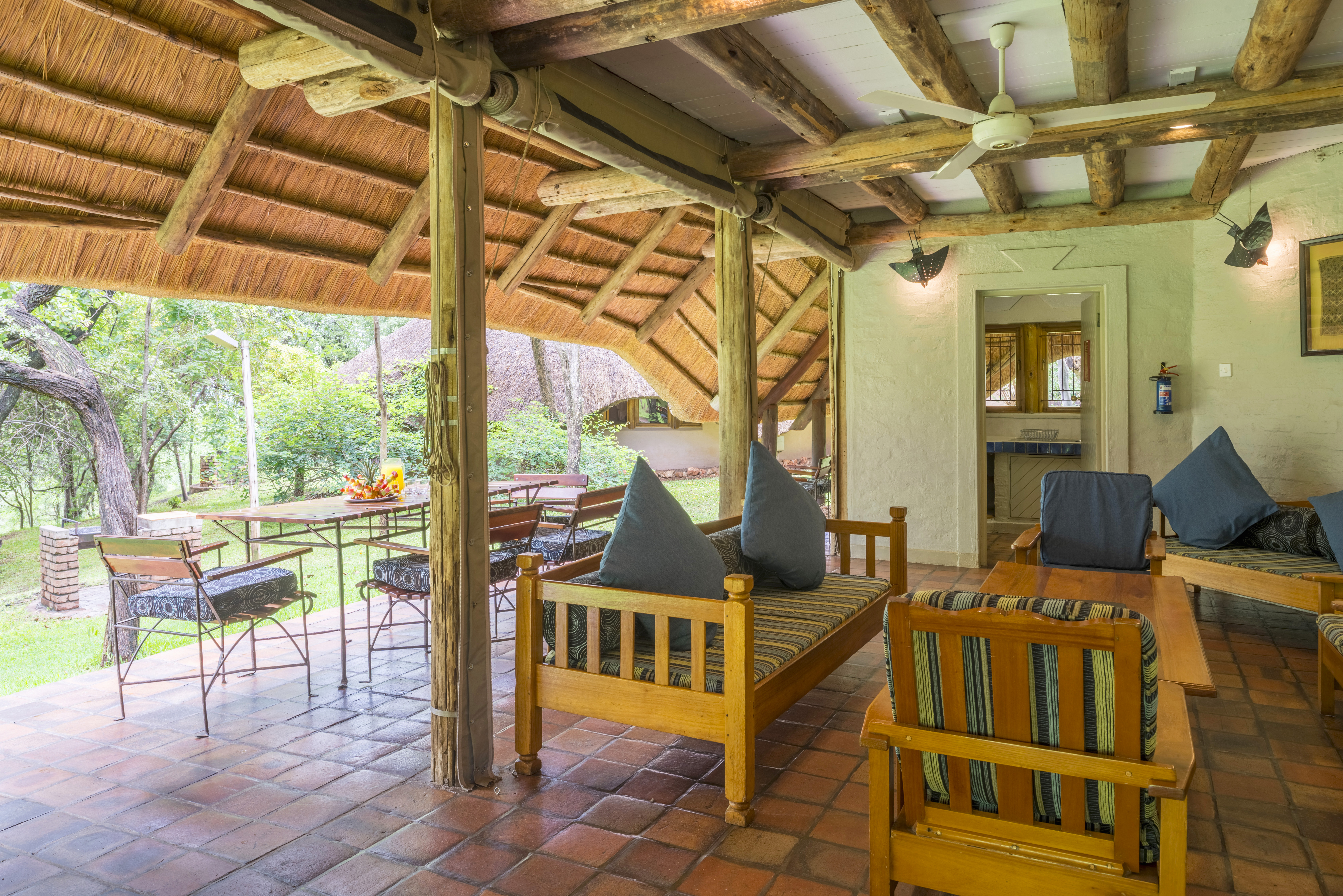 Pronounced ‘Lock-oo-too-la’, it means 'Place of Peace' in the local siNdebele tongue, and certainly lives up to this description  Each lodge has it's own outside area and garden