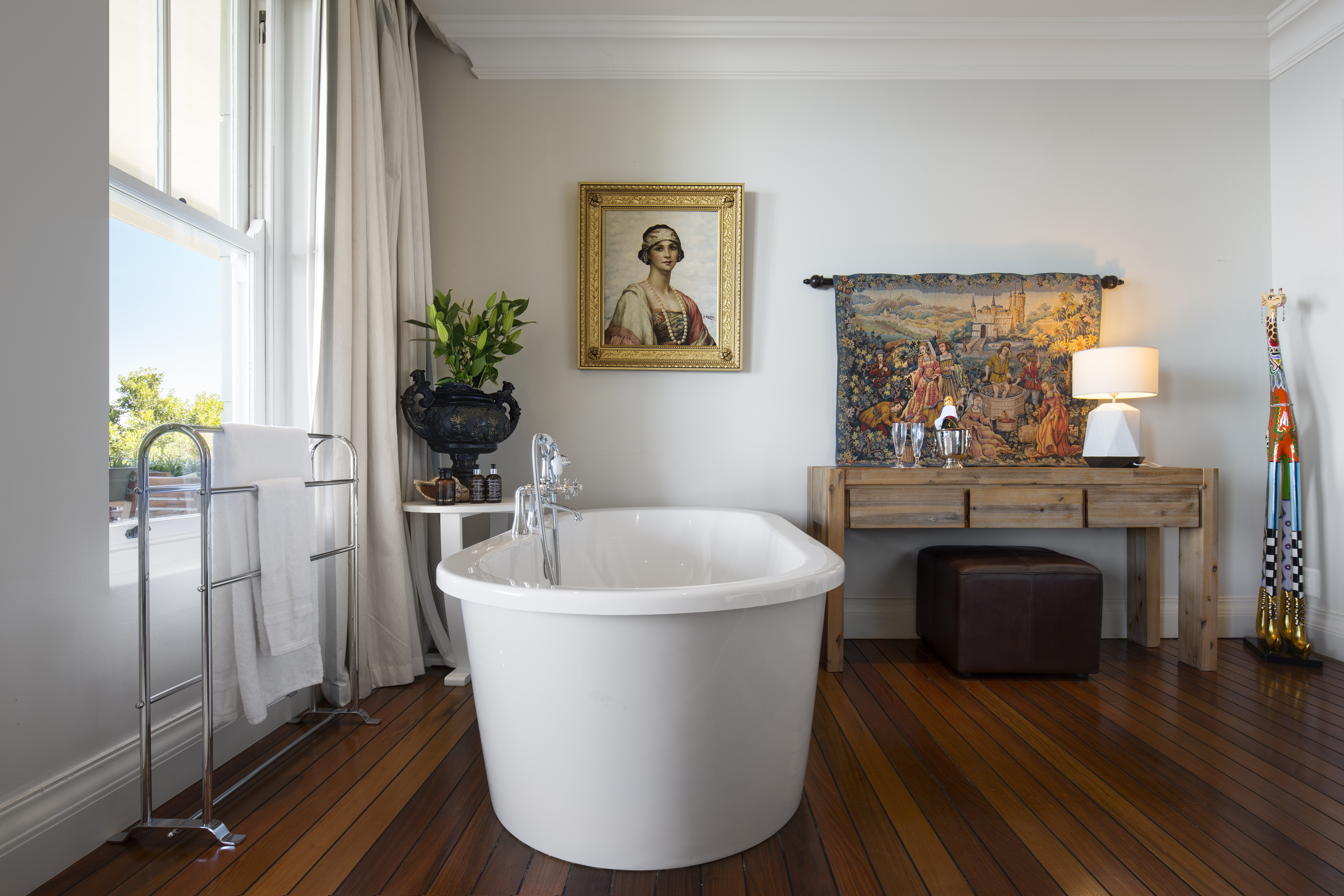 Romantic & Luxurious