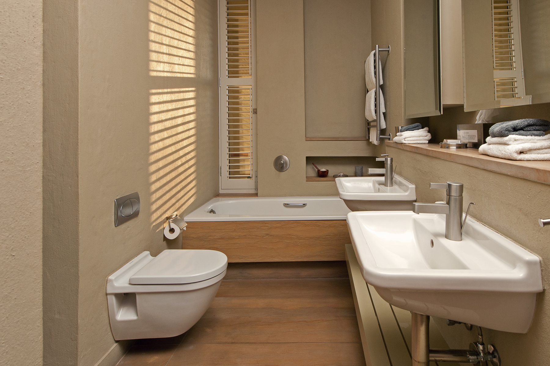 Bath, toilet and double basins with sandstone