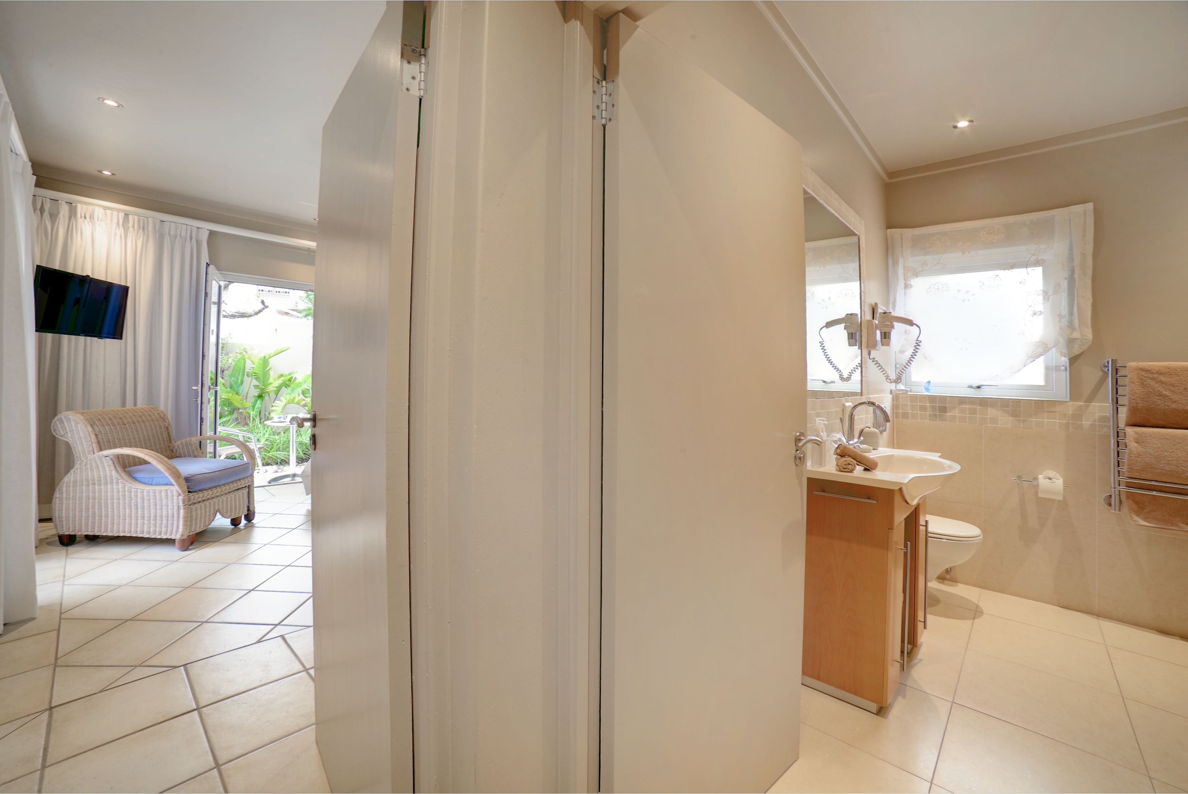 Bathroom on suite - shower & bath 