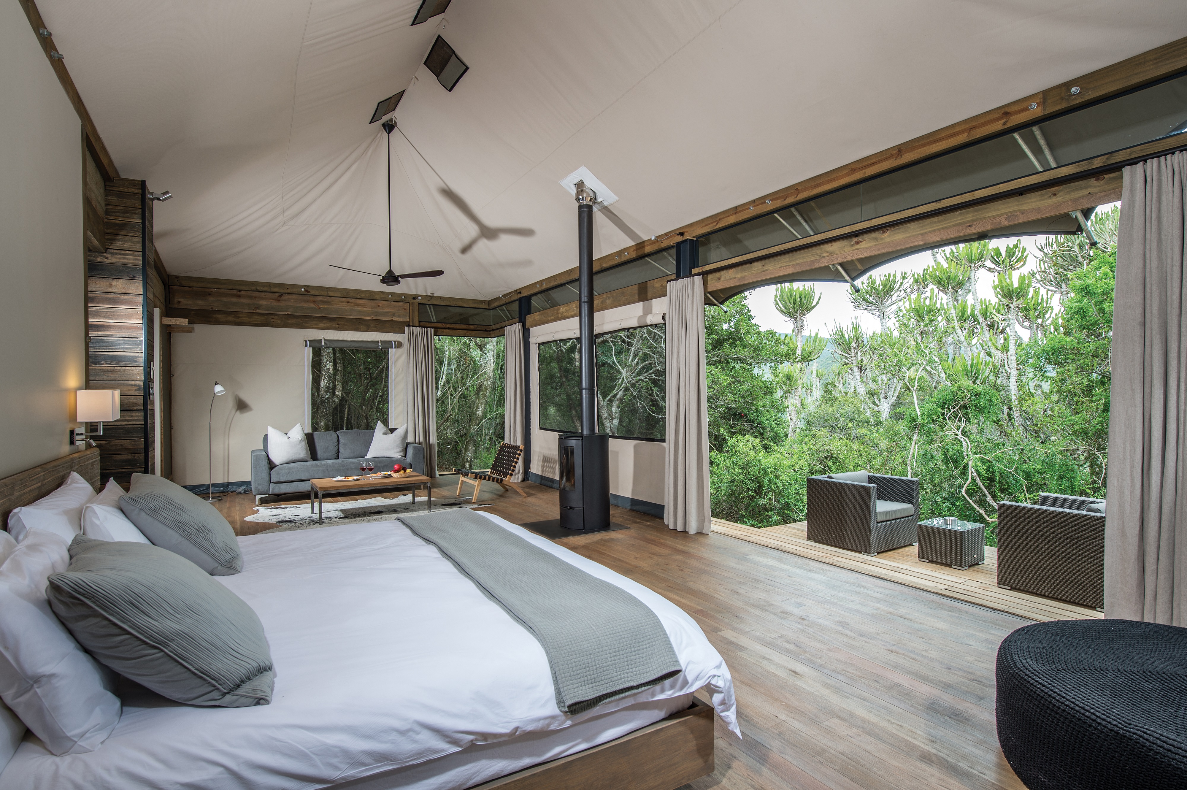 Bedroom / lounge interior