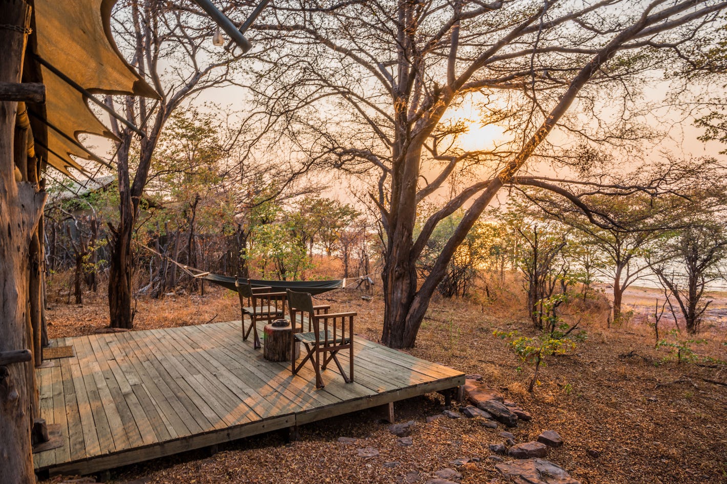 Changa occupies a privileged position on the banks of Lake Kariba, midway between Victoria Falls and Mana Pools National Park, making for an exciting (big game), relaxing stopover between them.