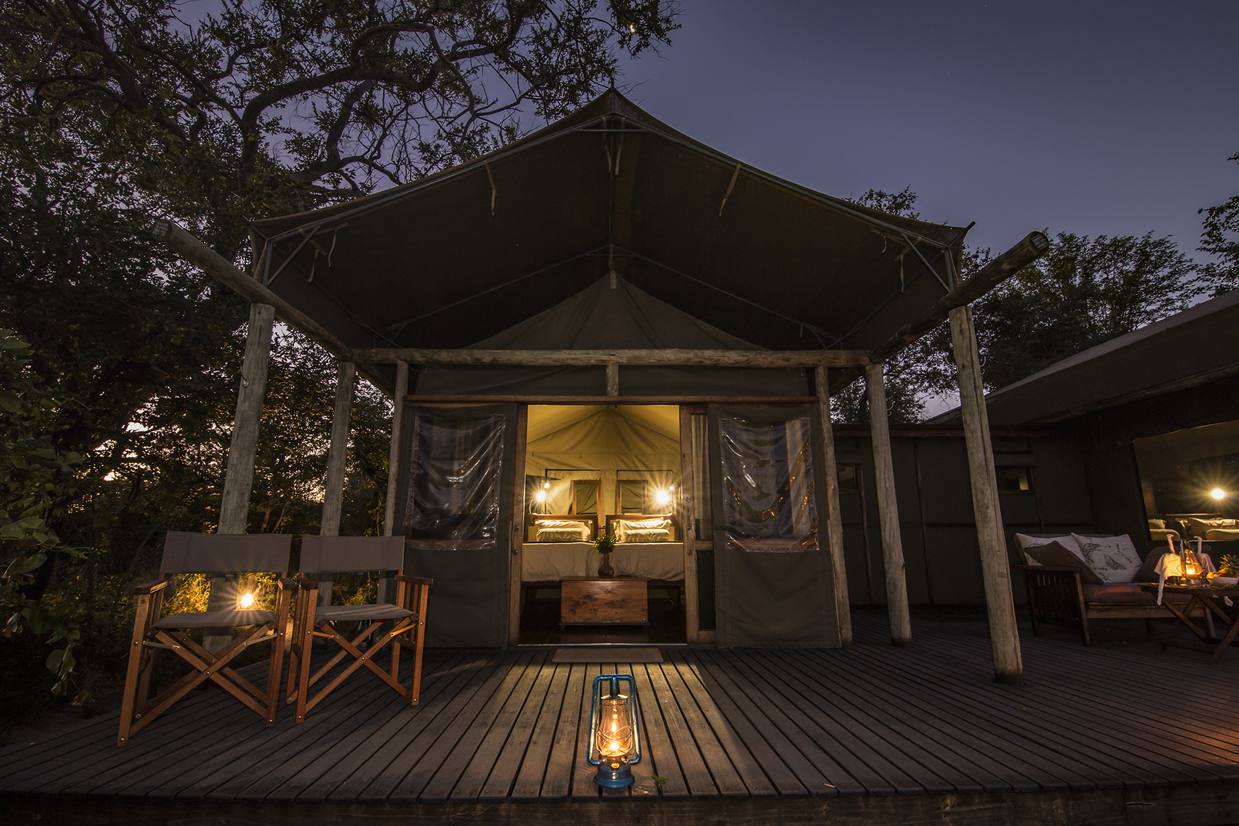 Family tent consisting of two inter-leading bedrooms