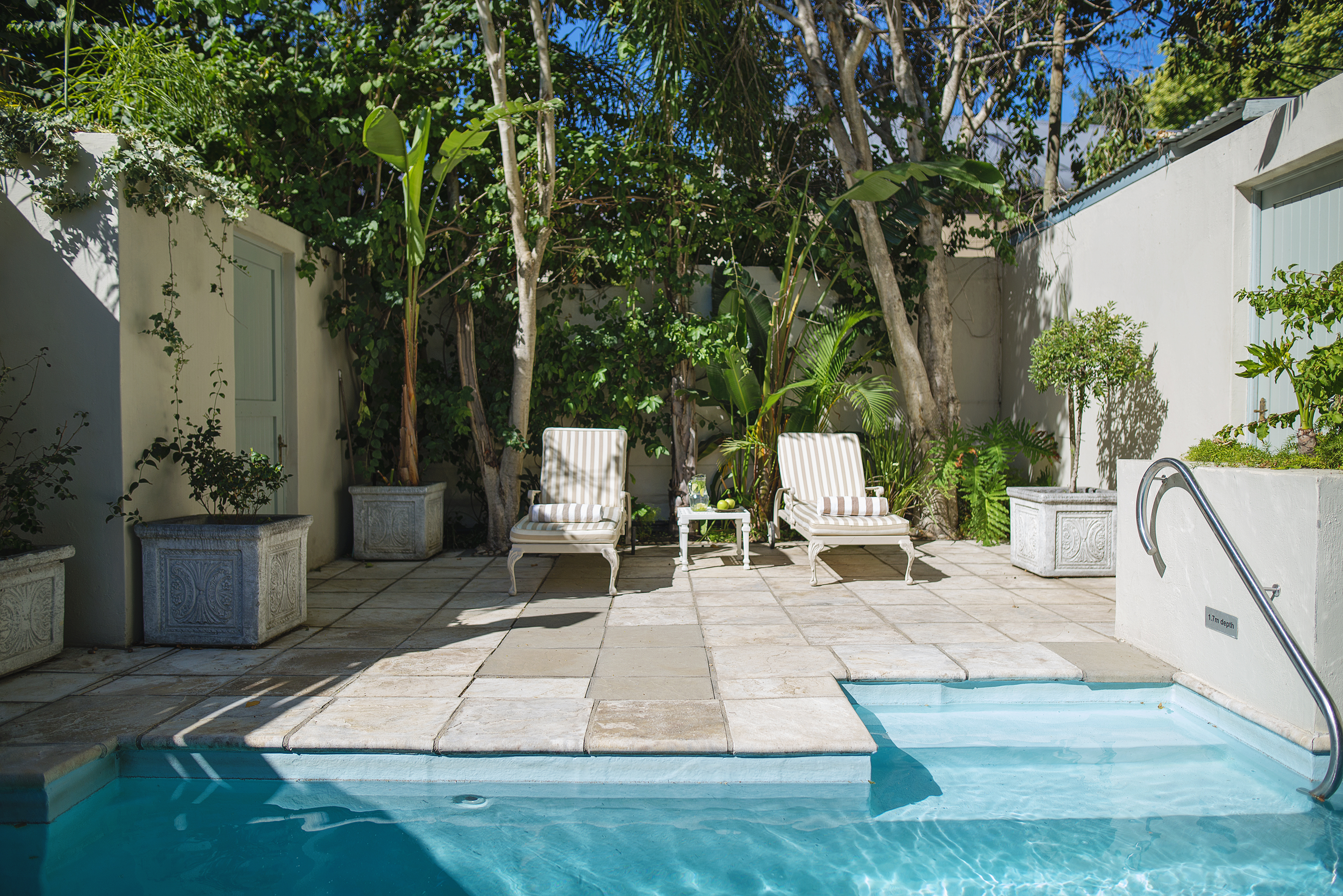 Pool suite 2 semi-private pool