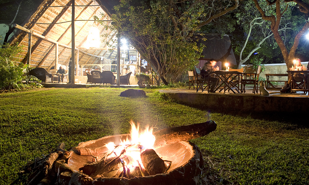 We have a bar and restaurant with a good selection of drinks and candle lit evening meals. 