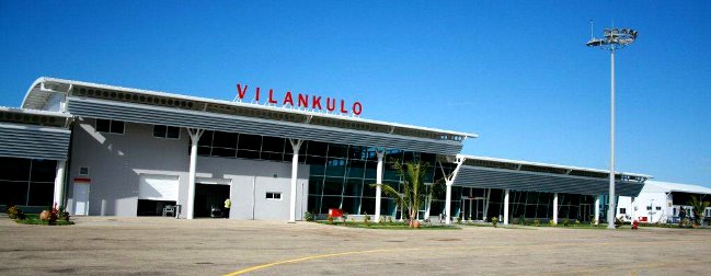 Brand new, clean Vilanculos International Airport, 1km from Casa Chibububo Lodge with a ATM as well as a restaurant inside.Direct flights from Johannesburg to Vilanculos and return flights from Vilanculos to Johannesburg daily.