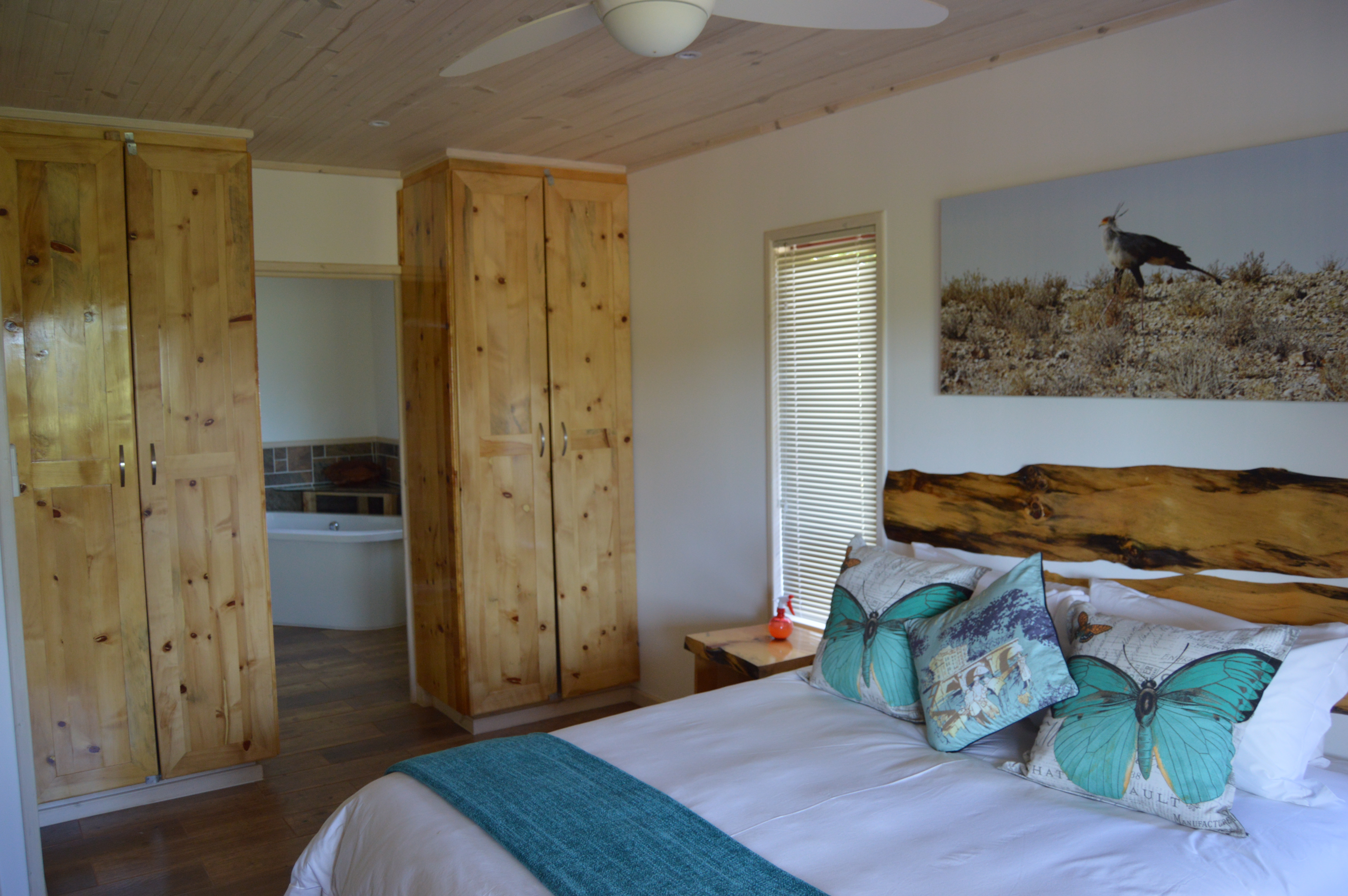 Main bedroom with en-suite bathroom