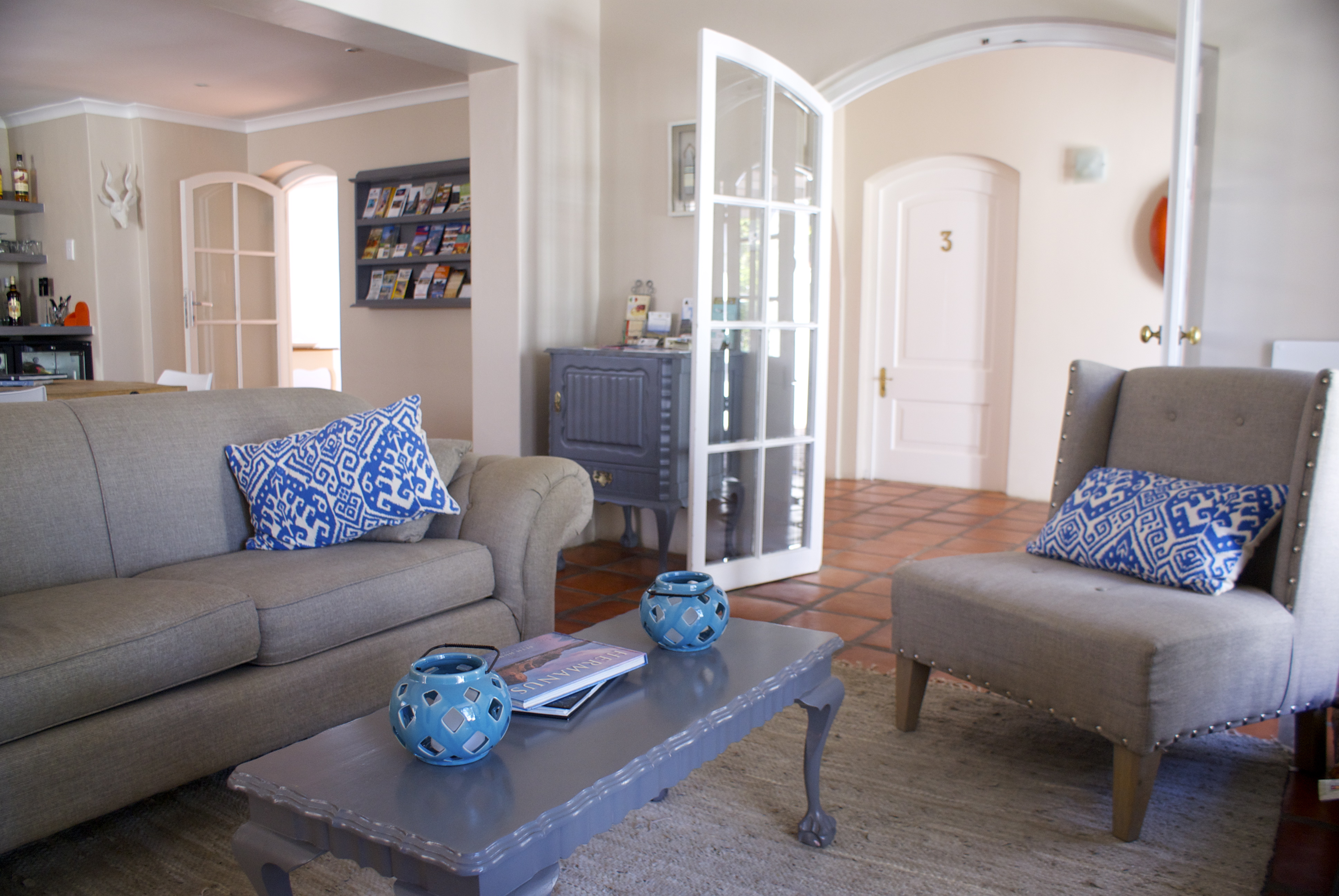 Guests are received in the main lounge on check in