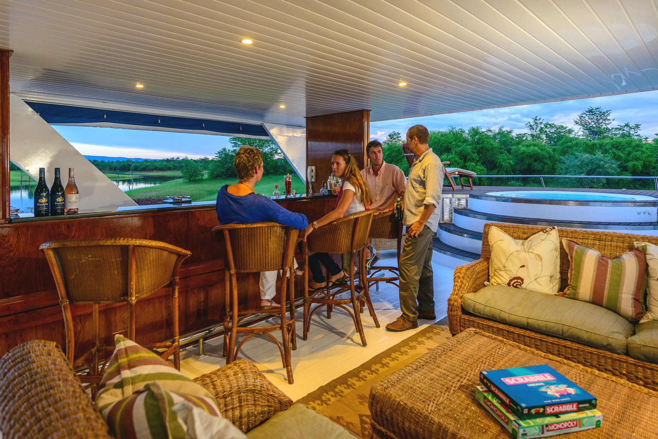 Pre-dinner drinks at the bar on the Palm Deck.
