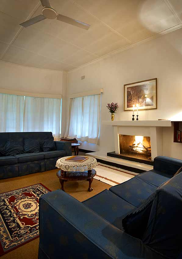 Cosy Lounge area with Fireplace 