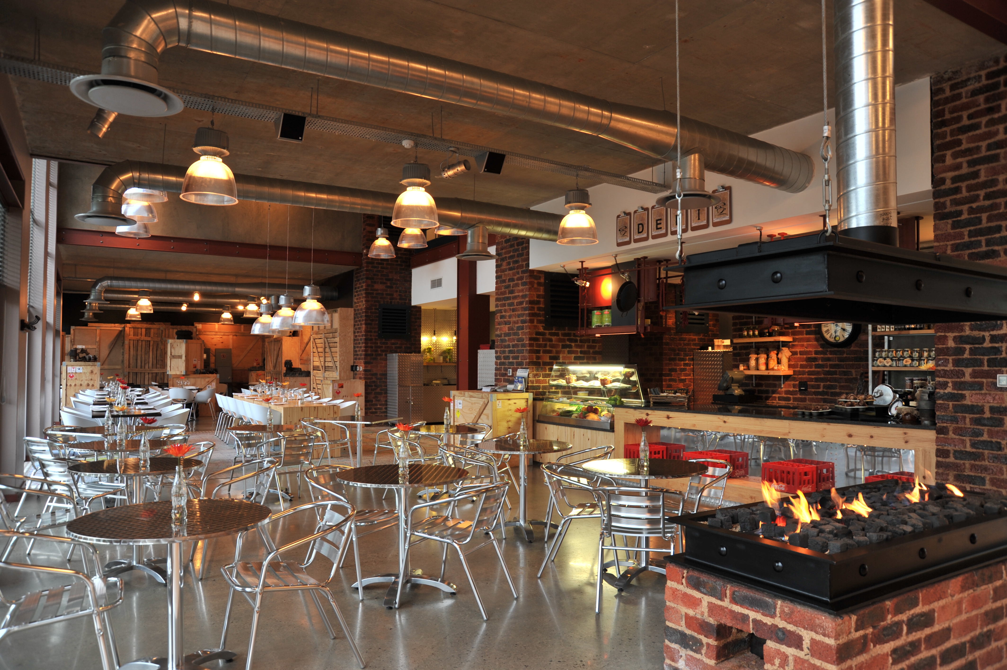 Enjoy fine fusion cuisine and delicacies at Protea Hotel OR Tambo's vibrant a la carte restaurant.  Sumptuous English breakfasts, gourmet lunches and appetising dinners are prepared by the skilled chef and his team.  Eat inside or on the terrace overlooking the pool. 