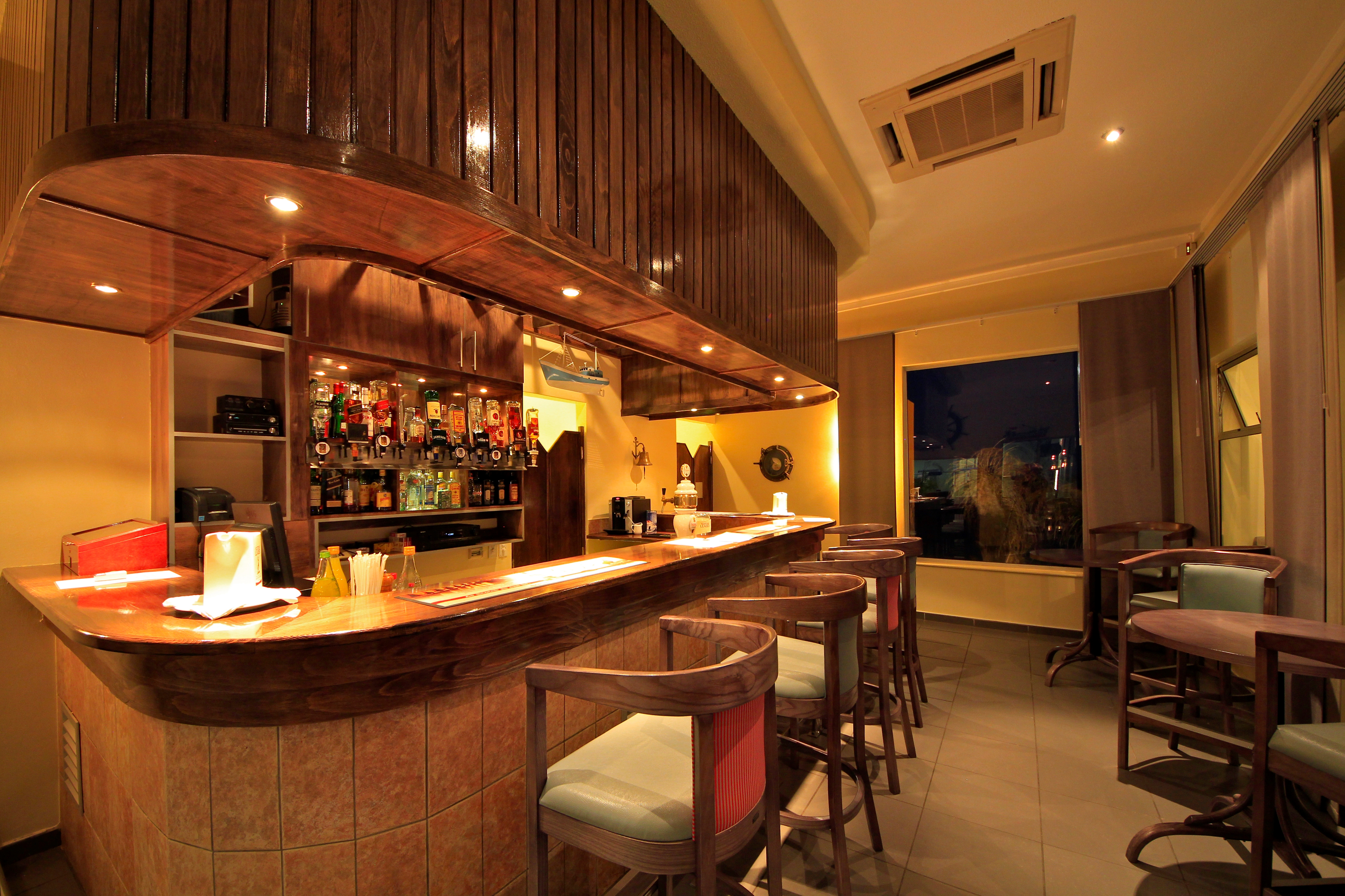 CRAYFISH BAR & LOUNGE