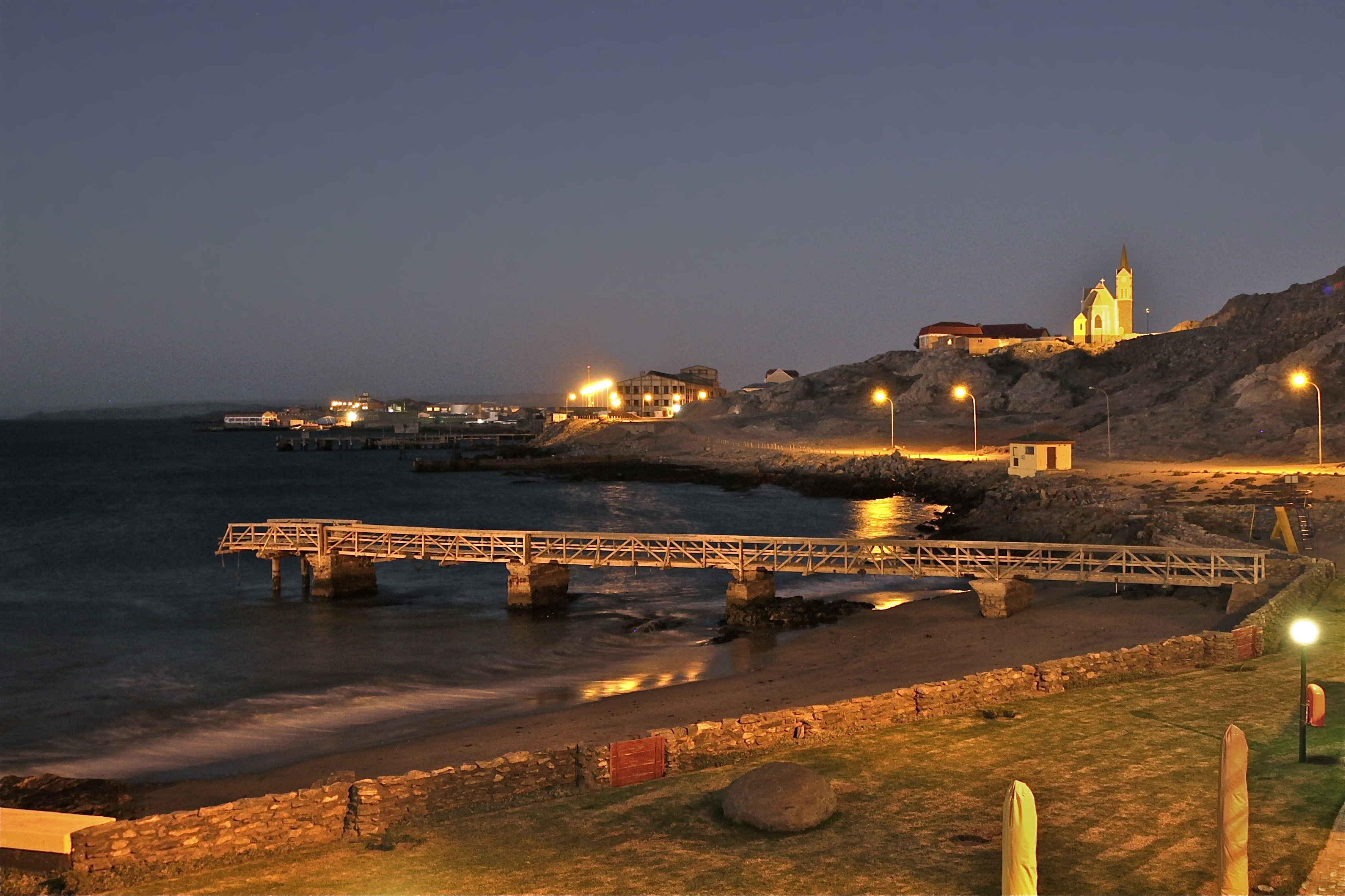 CRAYFISH BAR & LOUNGE NIGHT VIEWS