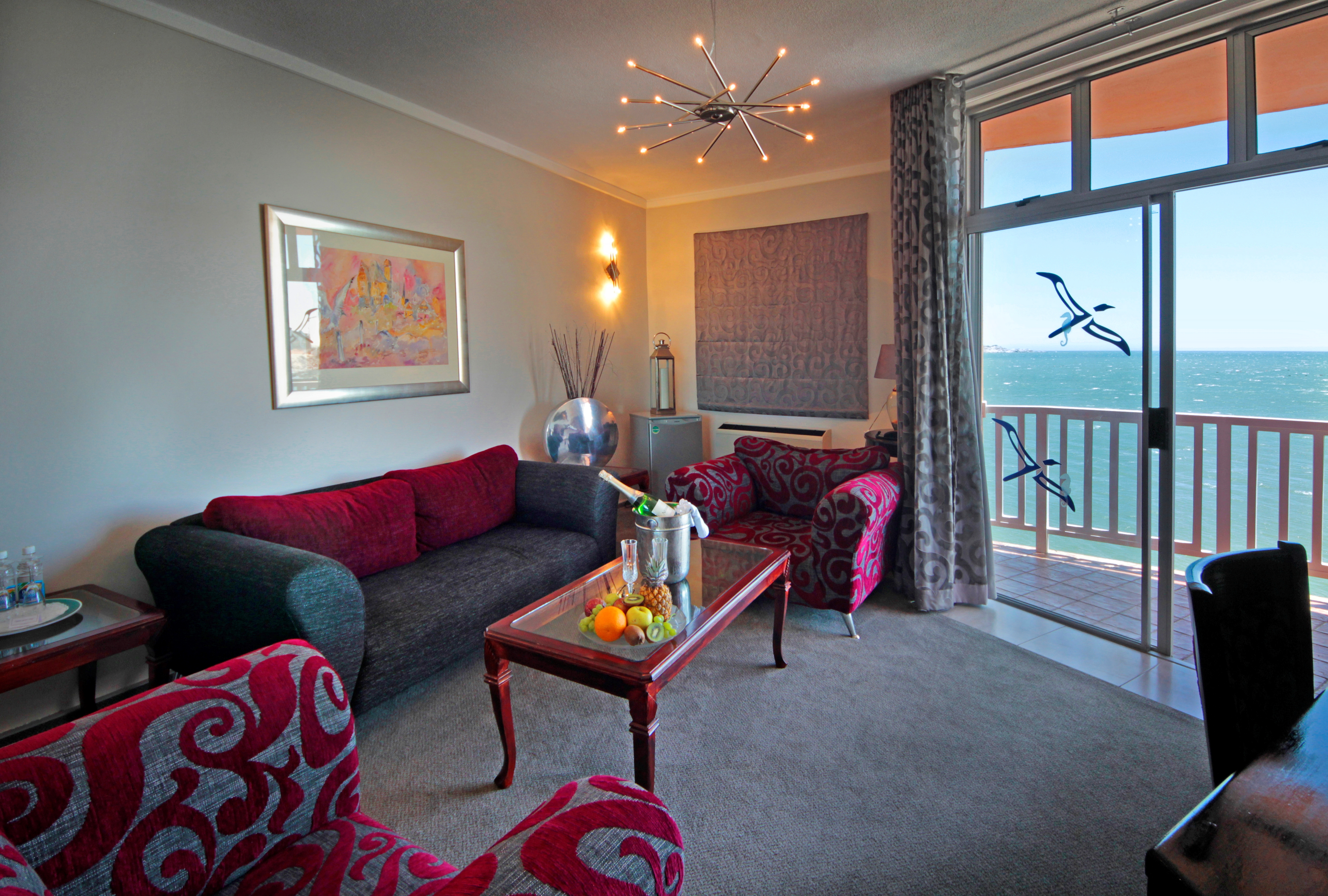 HONEYMOON SUITE LOUNGE