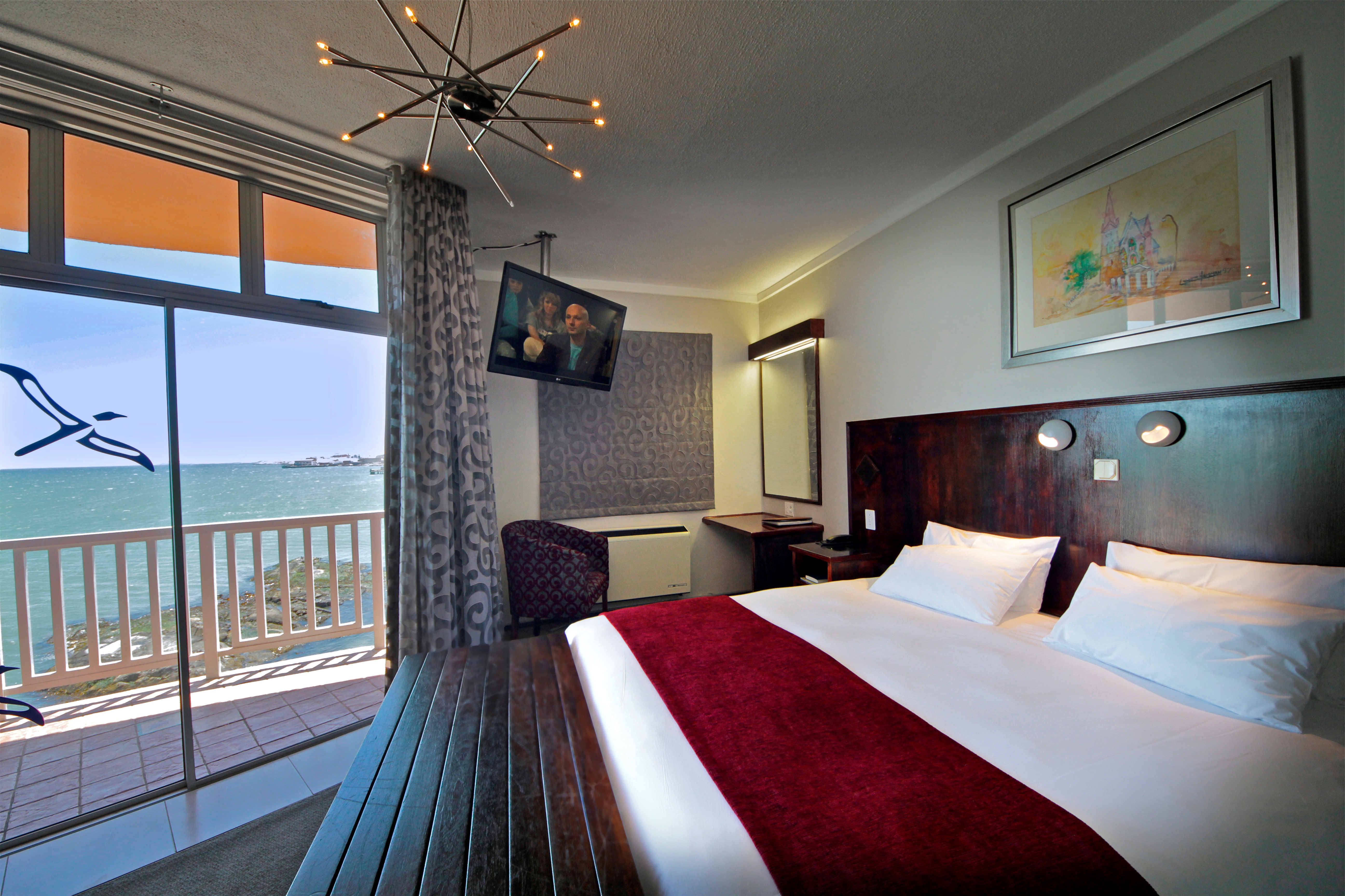 HONEYMOON SUITE KING-SIZE ROOM