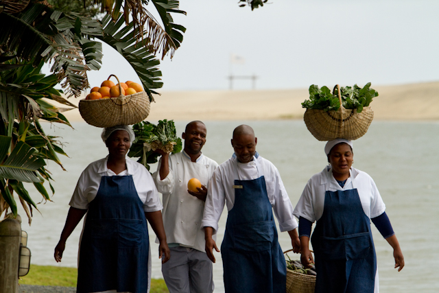 Umngazi offers varied dining experiences and locations ranging from River Breakfasts to fine dining in teh Green Dorr Wine Cellar.